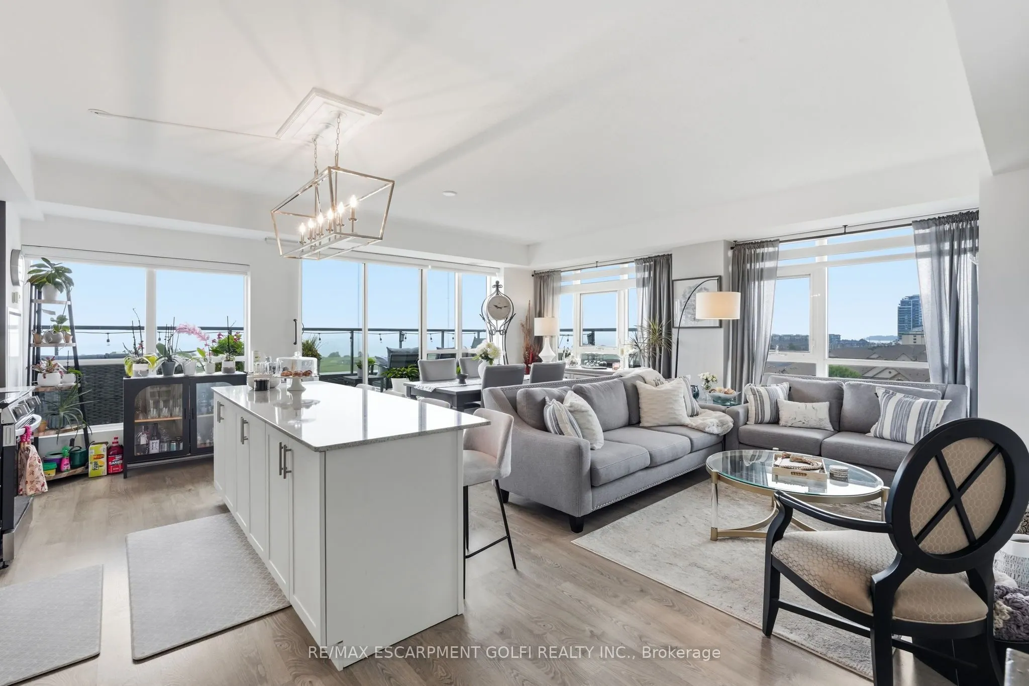 550 North Service Road #607