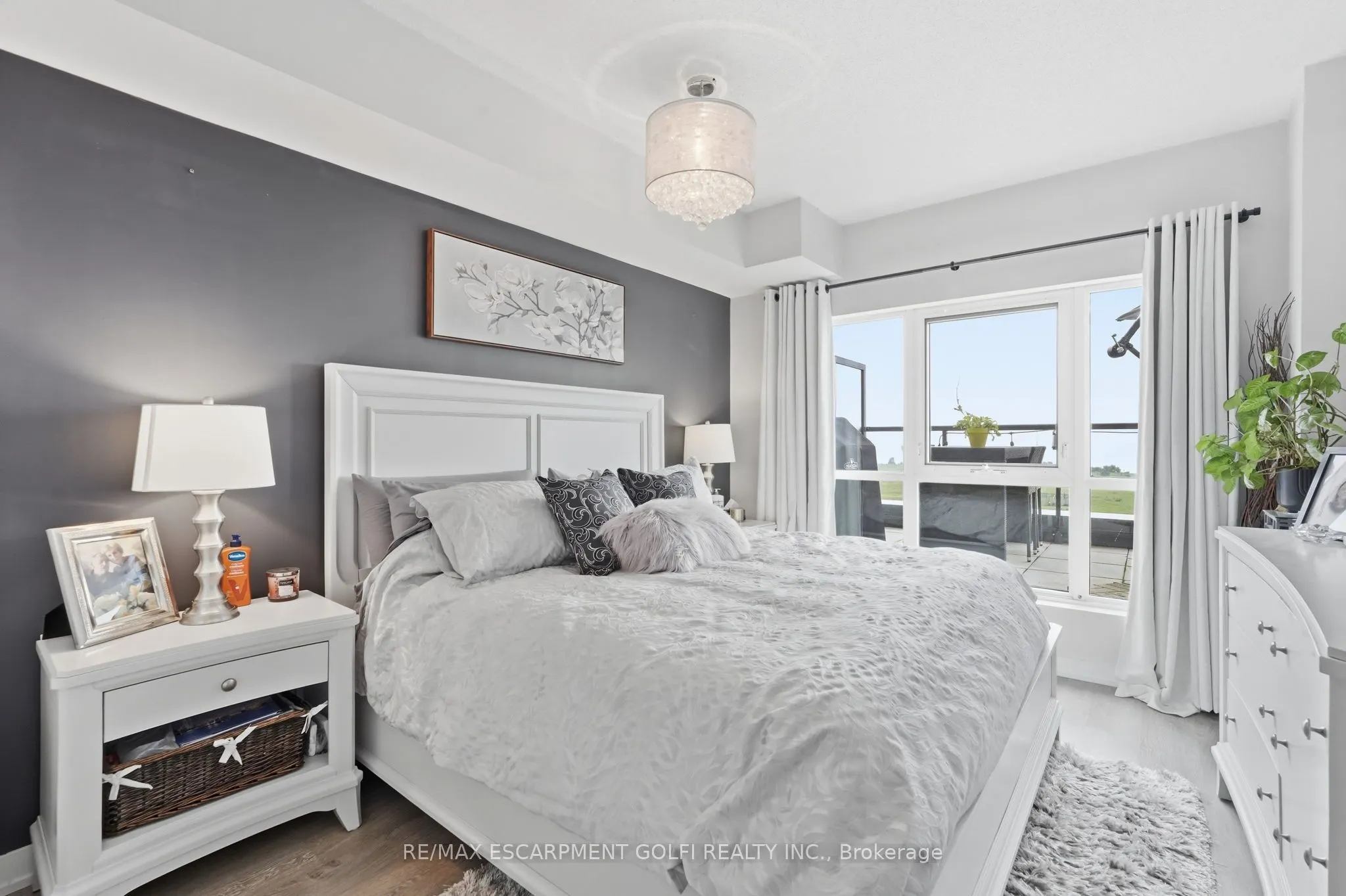 550 North Service Road #607