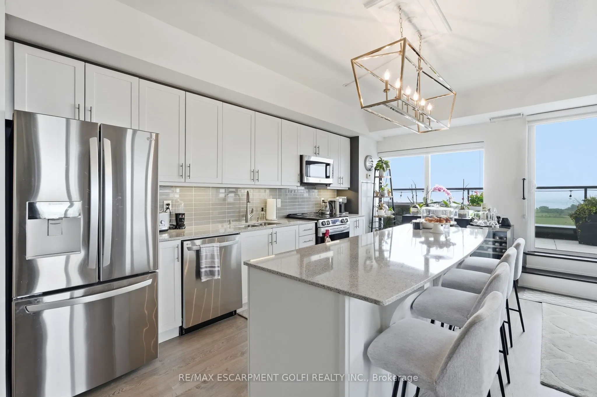 550 North Service Road #607