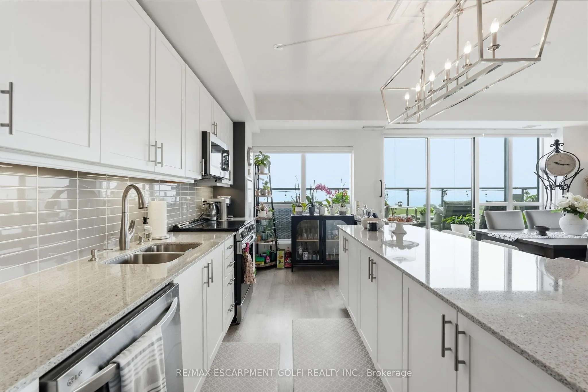550 North Service Road #607