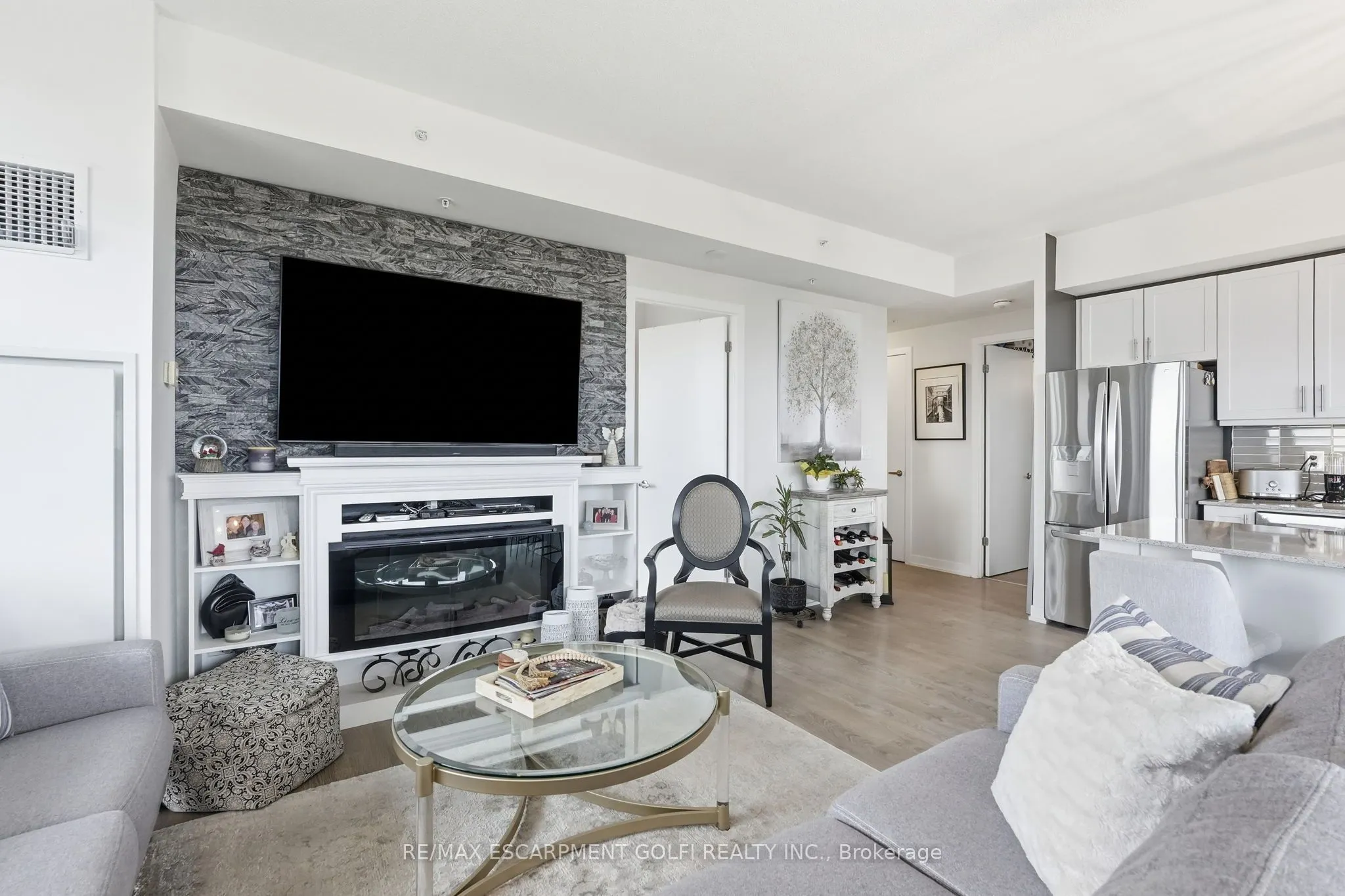 550 North Service Road #607
