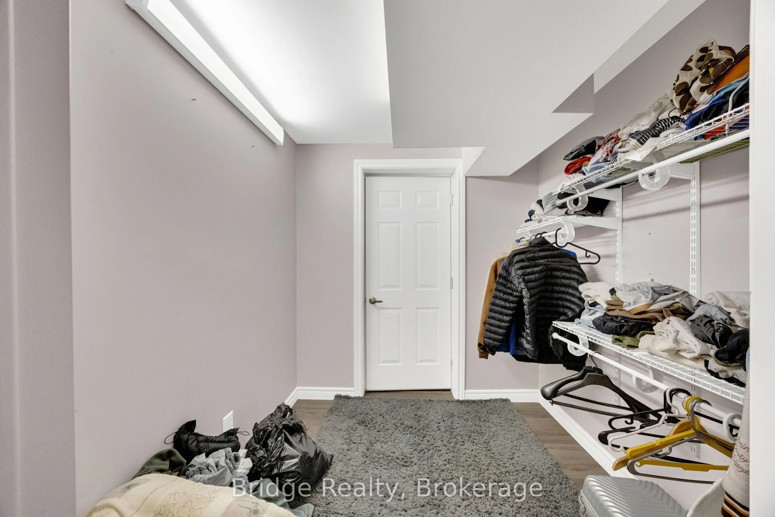 880 Frontenac Crescent