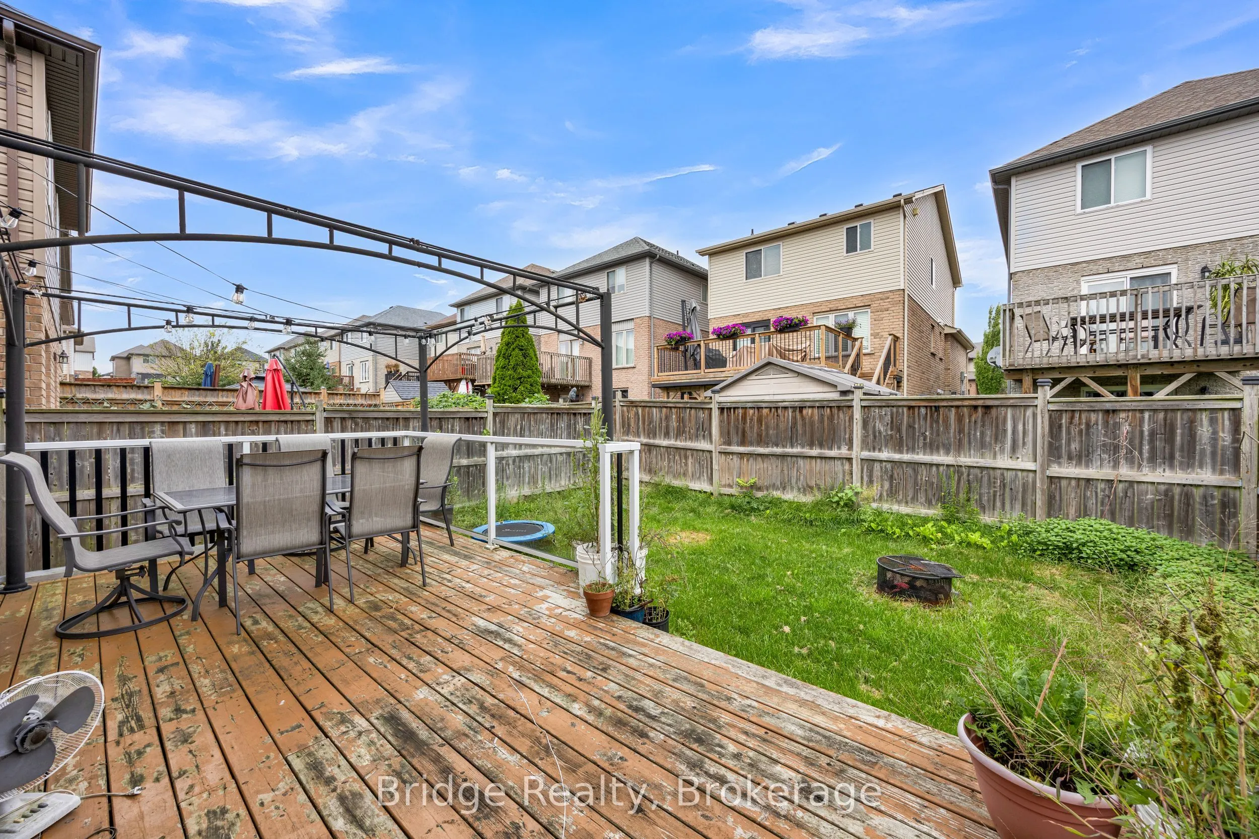 880 Frontenac Crescent