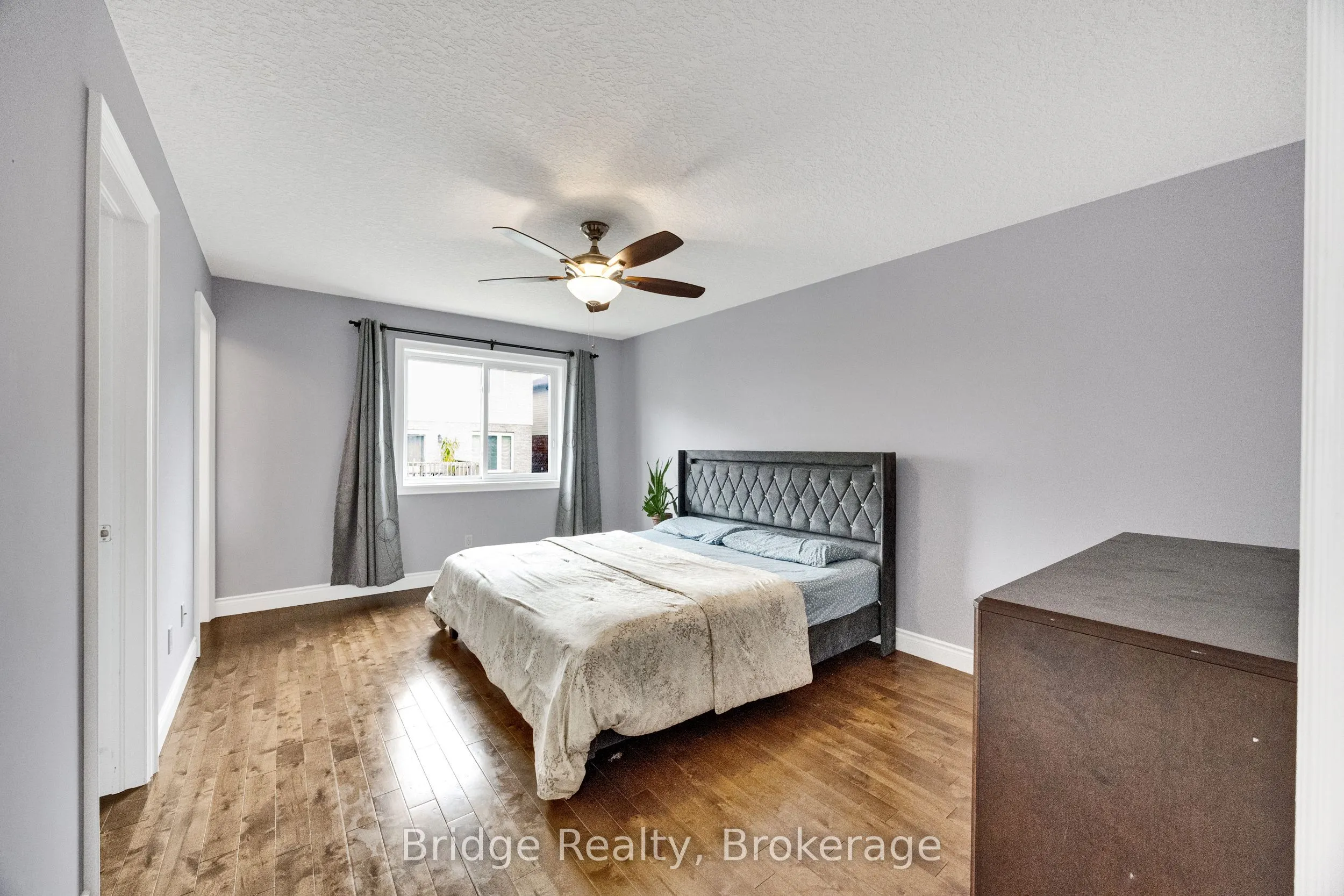 880 Frontenac Crescent