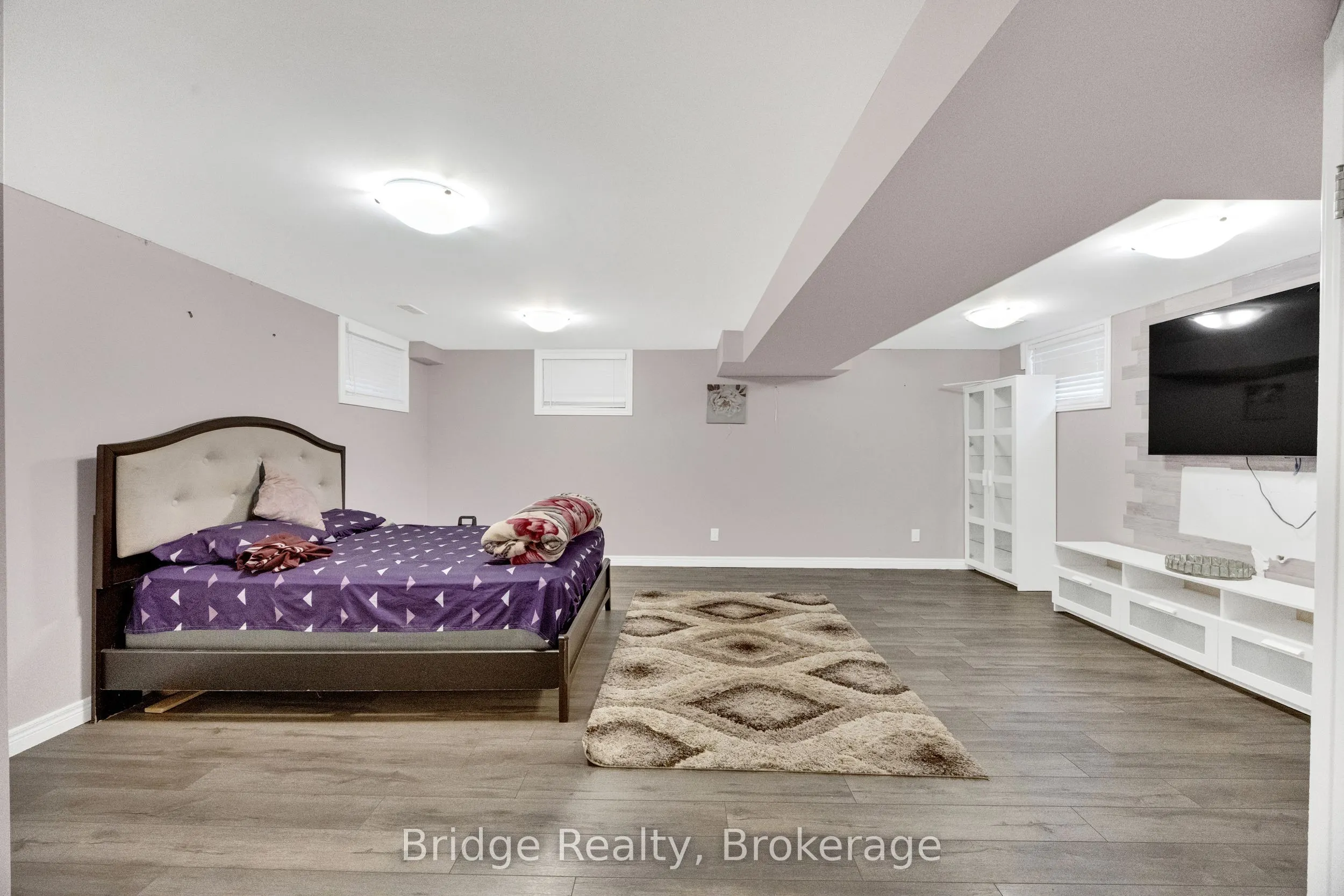 880 Frontenac Crescent