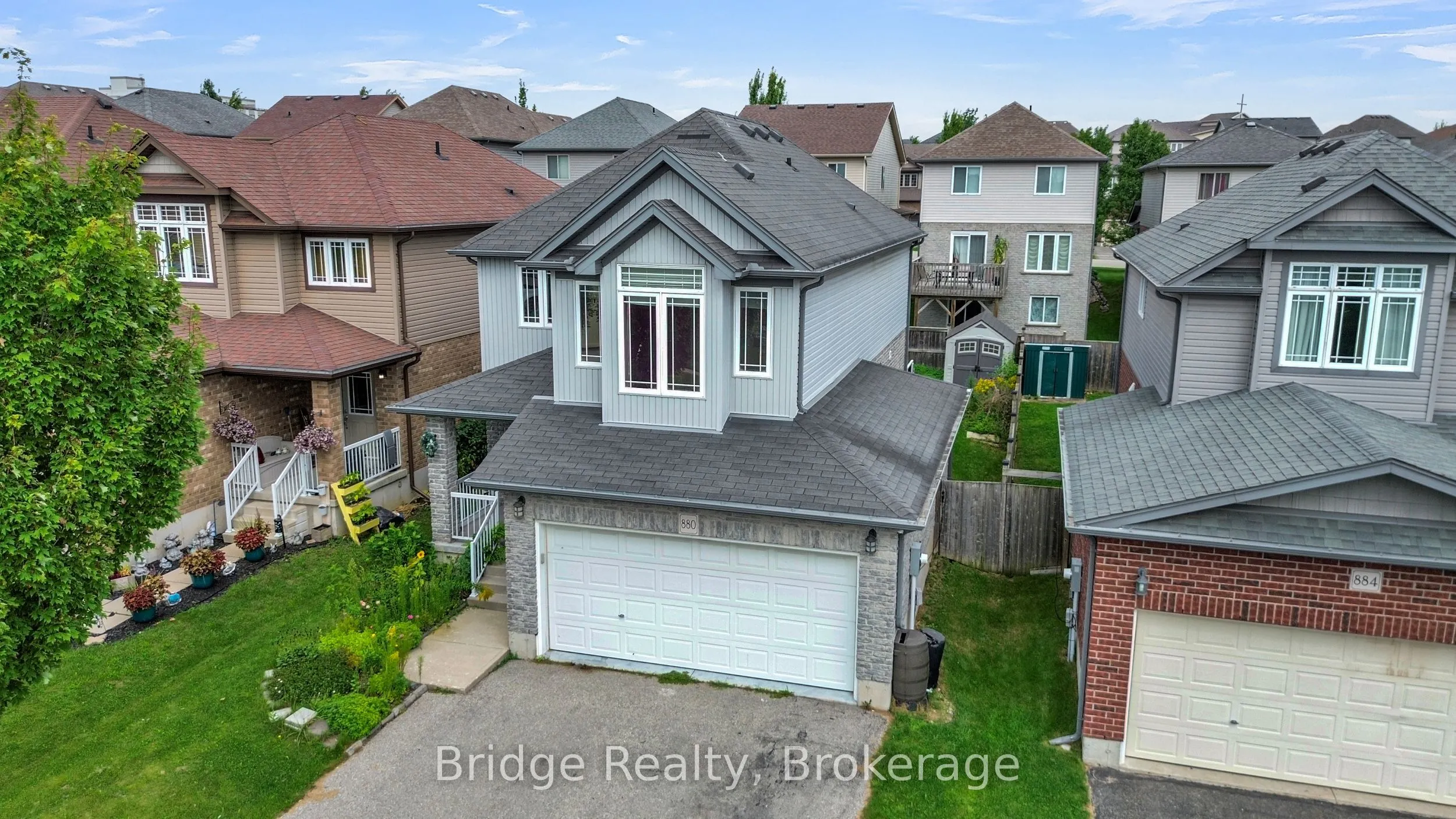 880 Frontenac Crescent