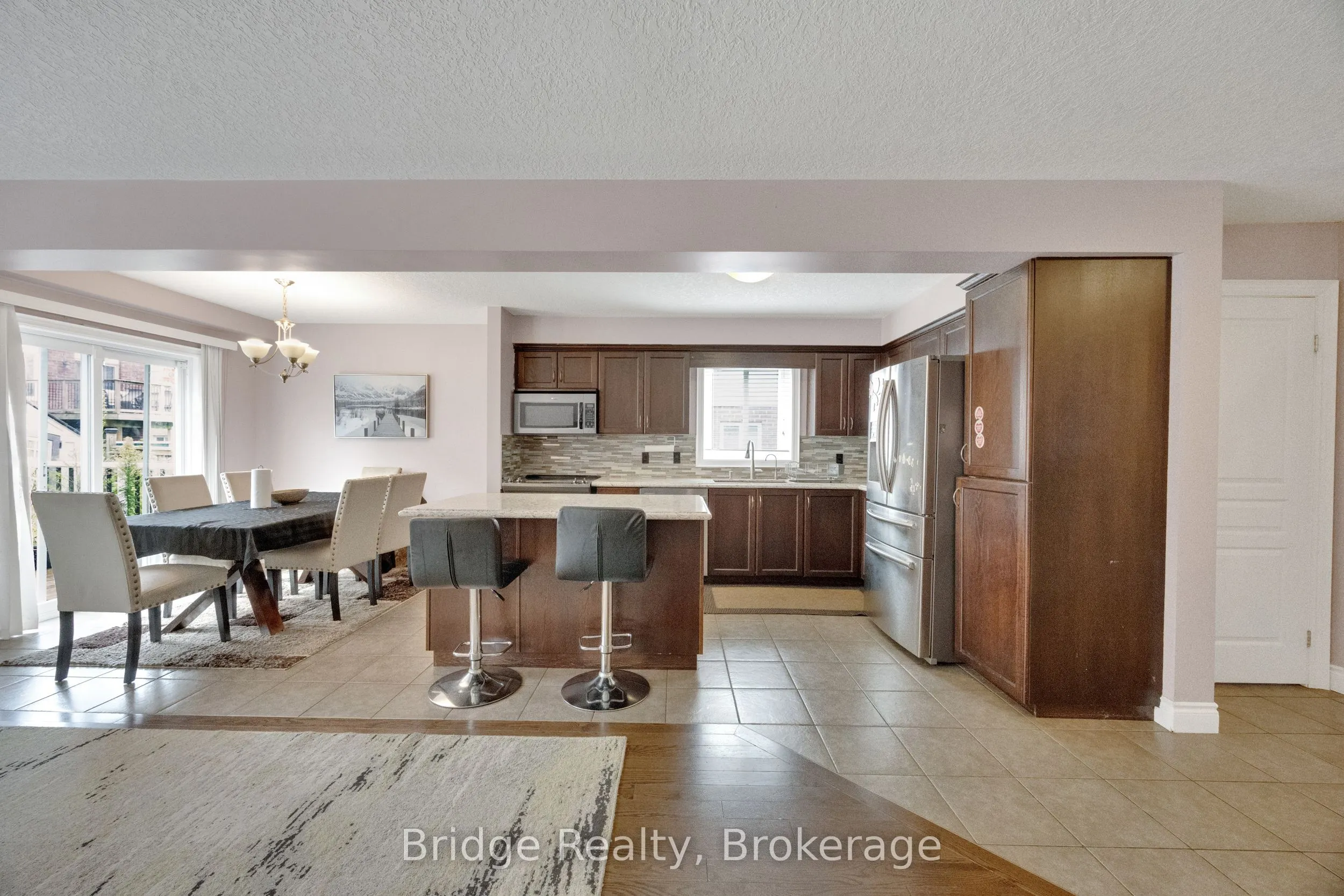 880 Frontenac Crescent