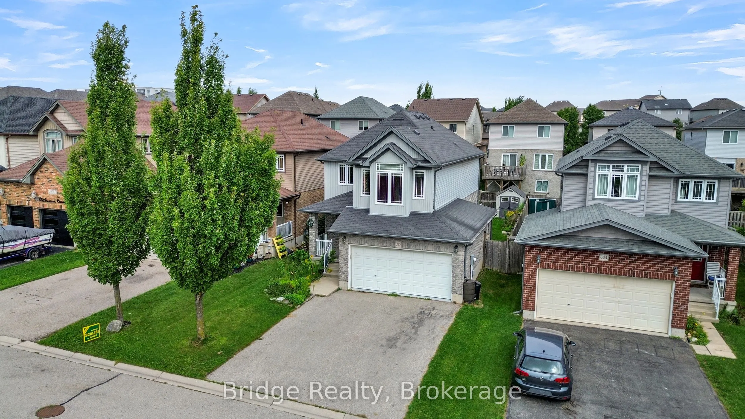 880 Frontenac Crescent