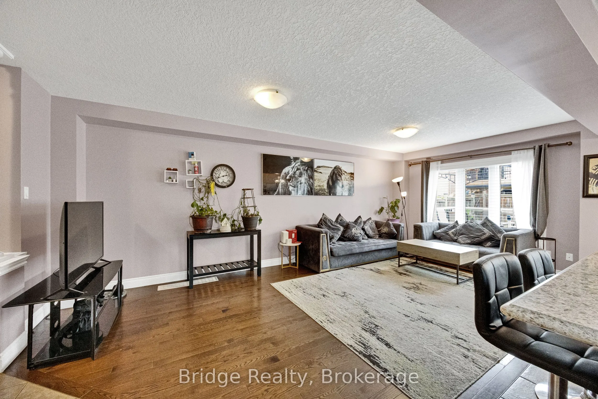 880 Frontenac Crescent