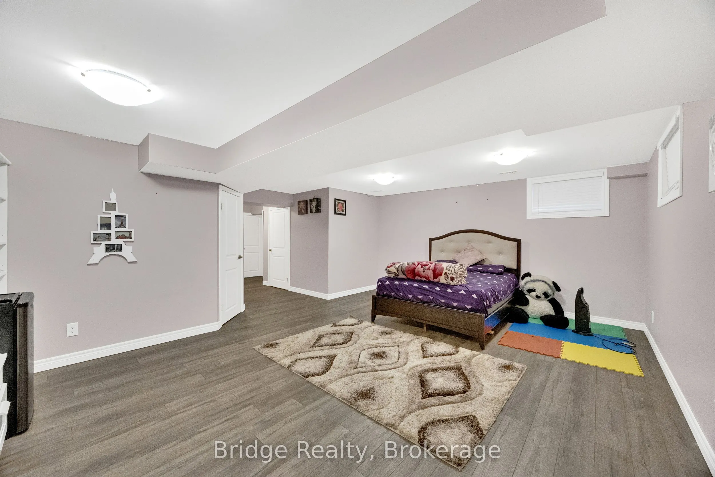 880 Frontenac Crescent