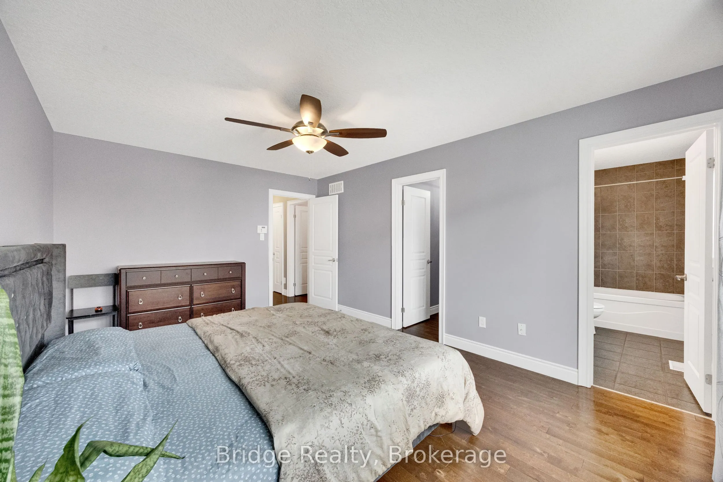 880 Frontenac Crescent