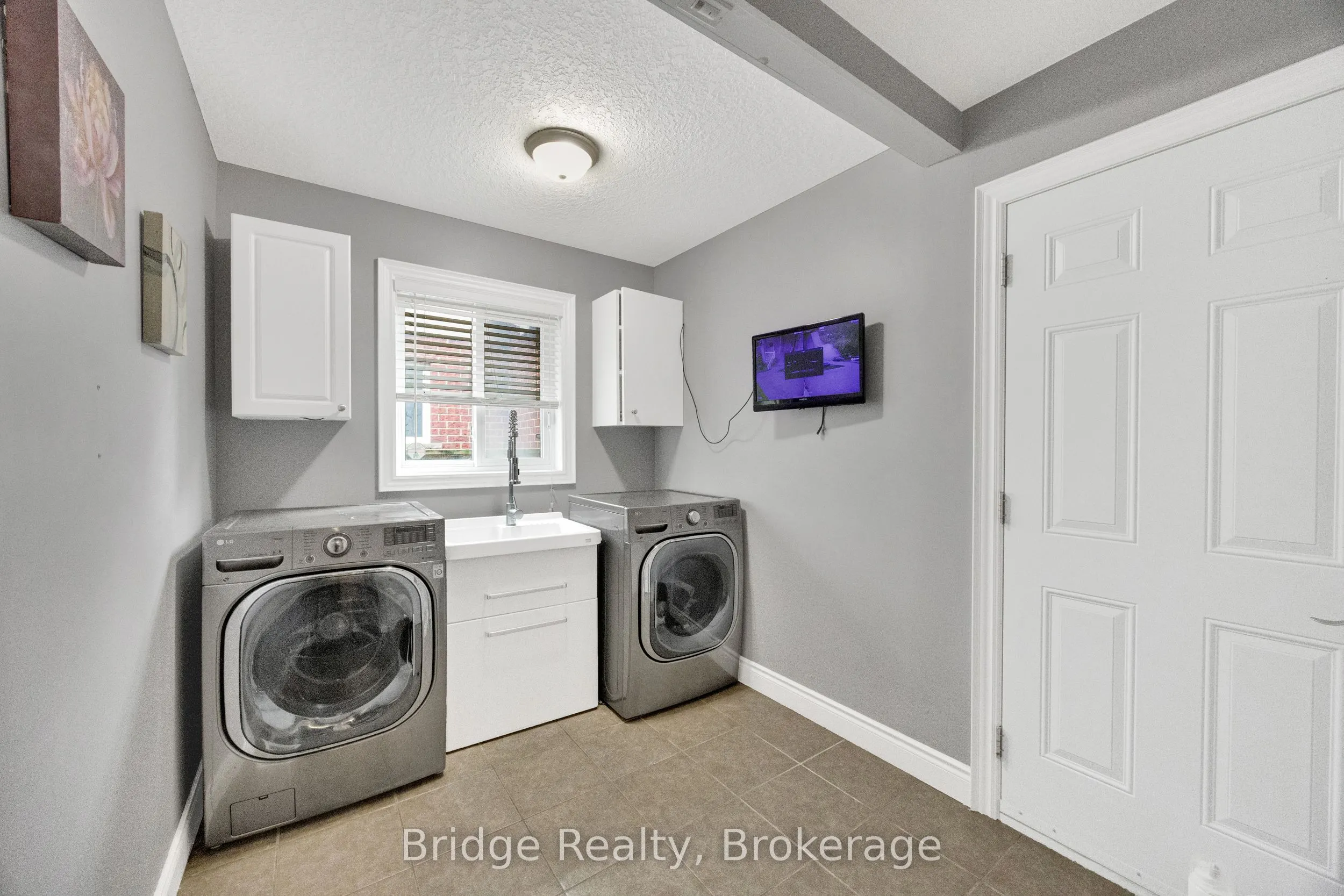 880 Frontenac Crescent