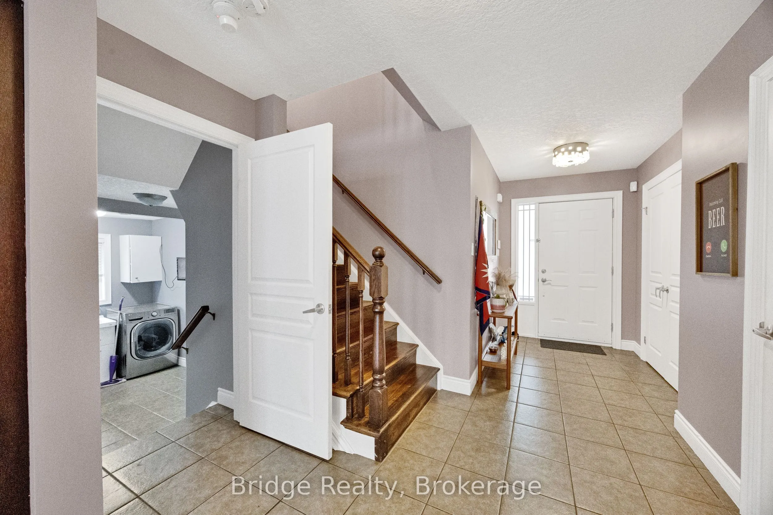 880 Frontenac Crescent