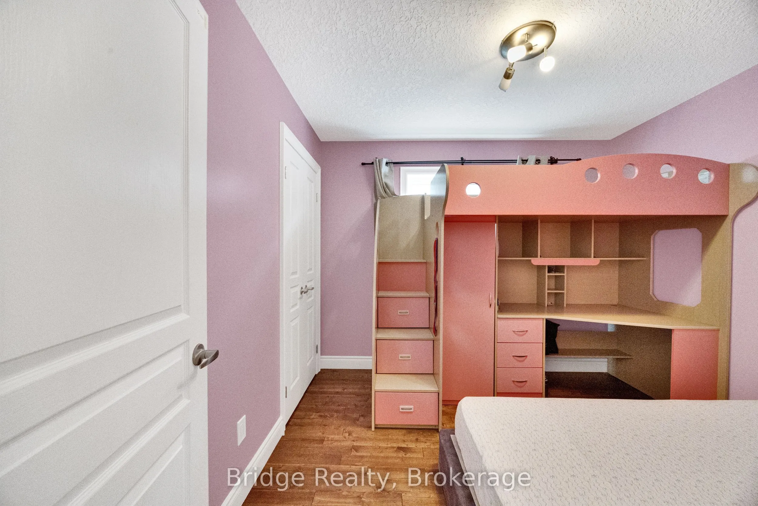 880 Frontenac Crescent