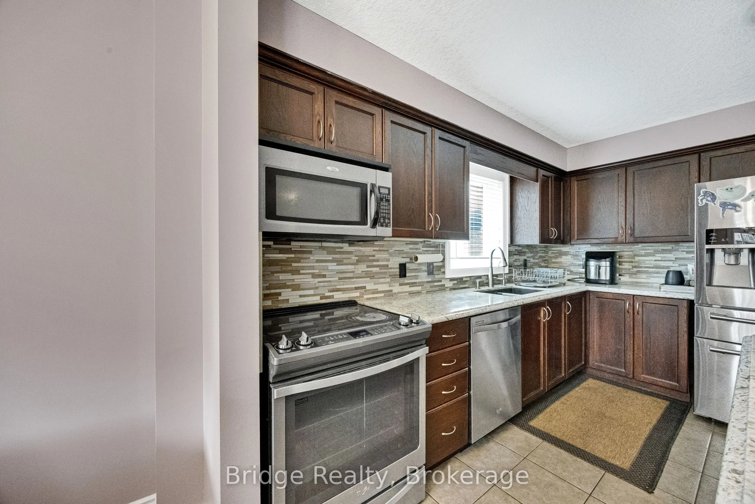 880 Frontenac Crescent