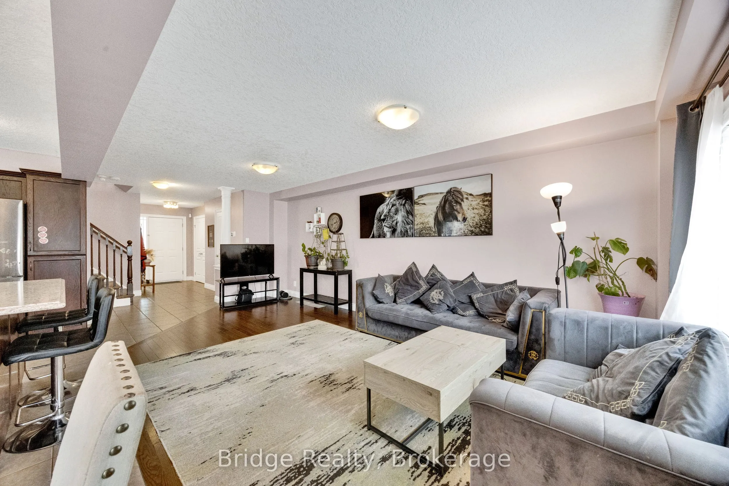 880 Frontenac Crescent