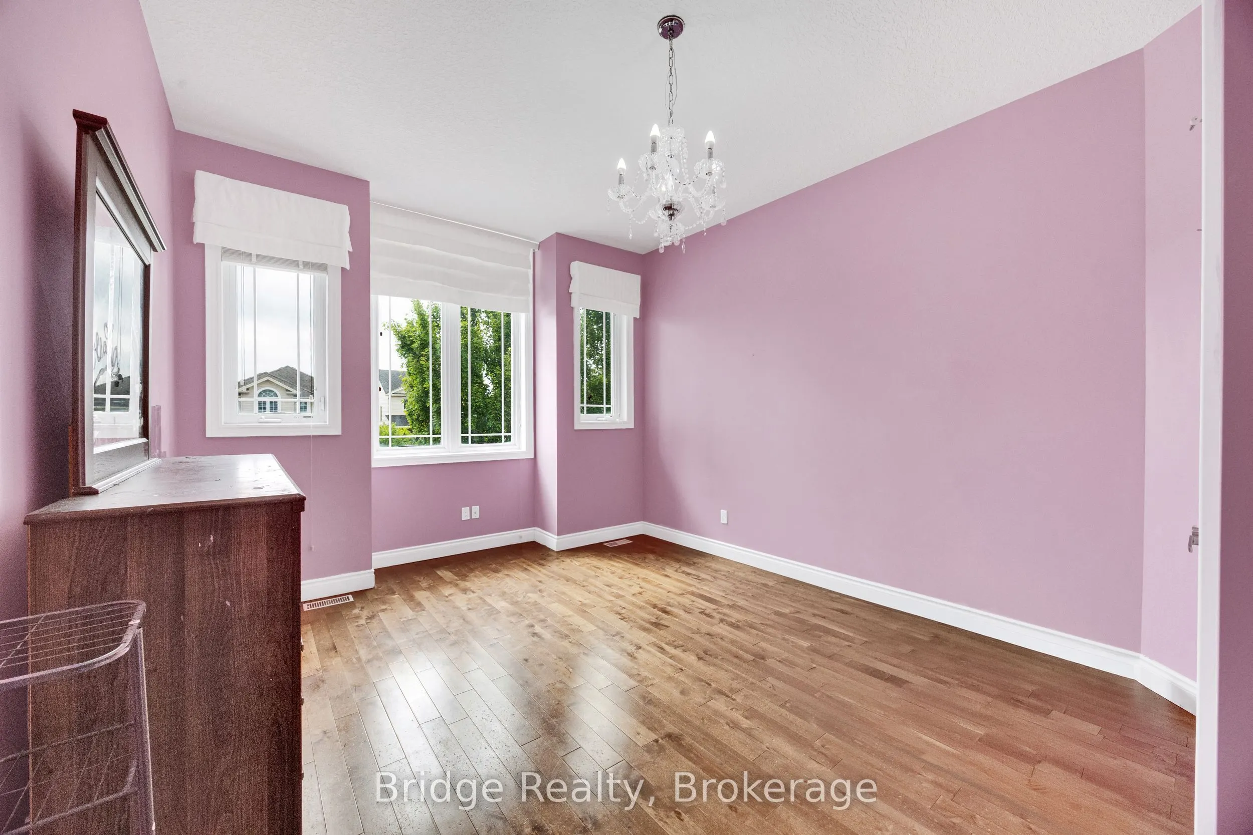 880 Frontenac Crescent