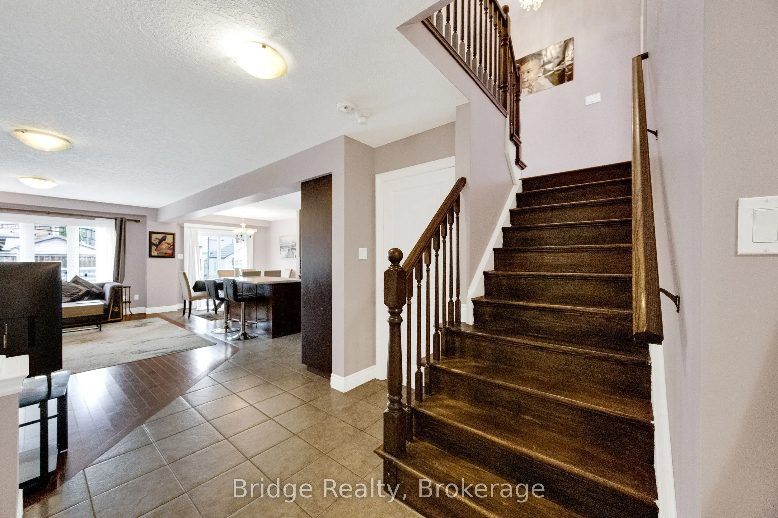 880 Frontenac Crescent