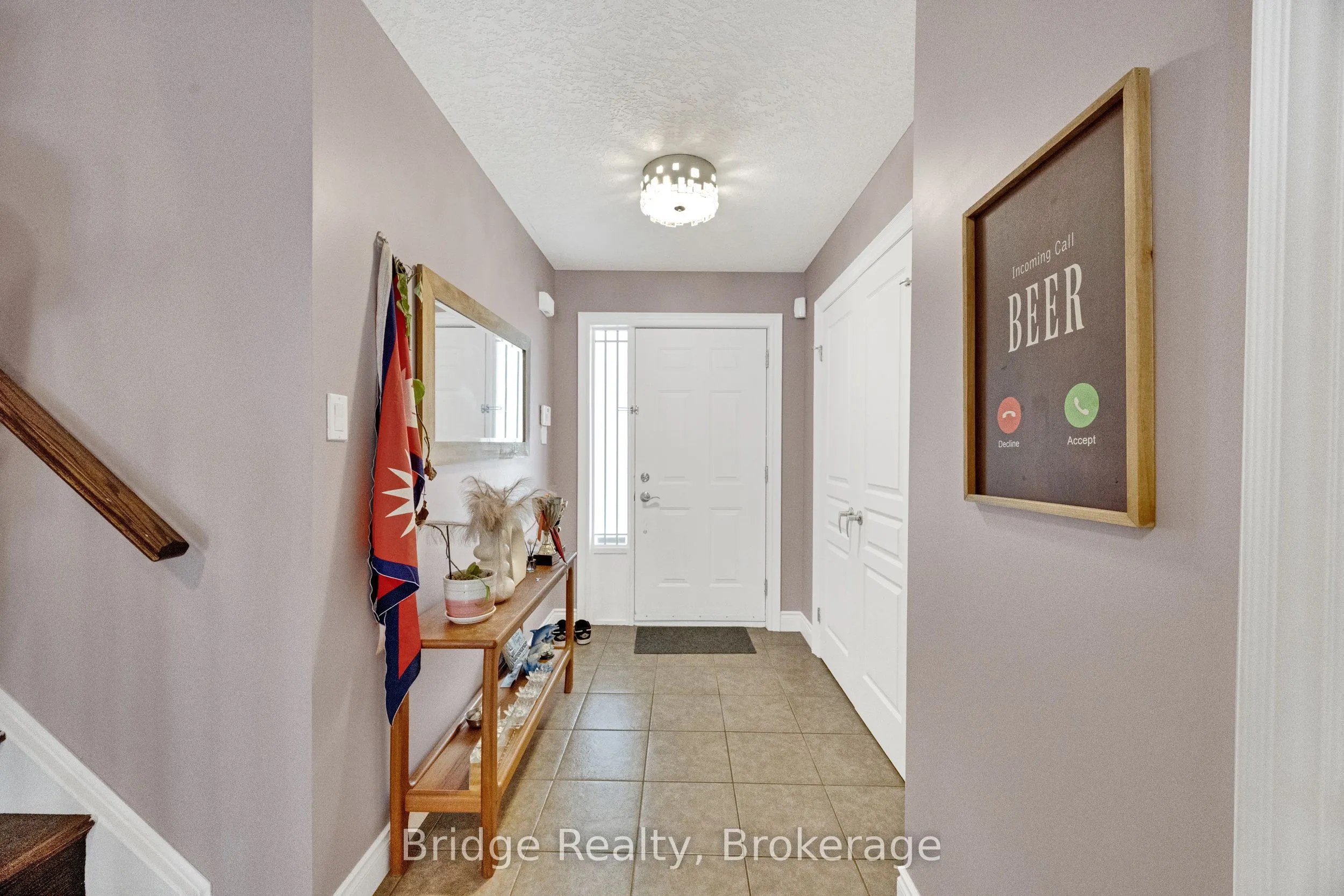 880 Frontenac Crescent