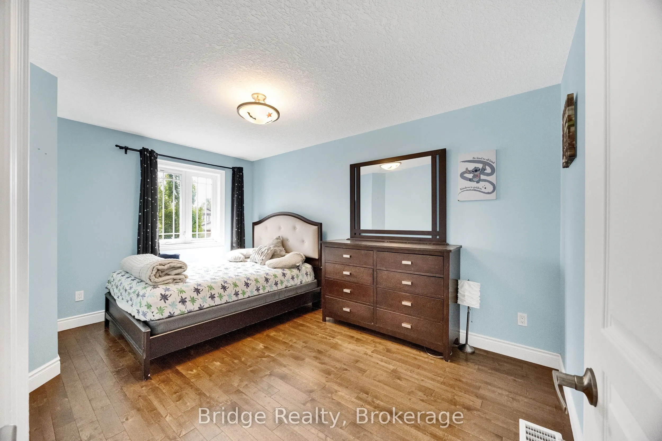 880 Frontenac Crescent