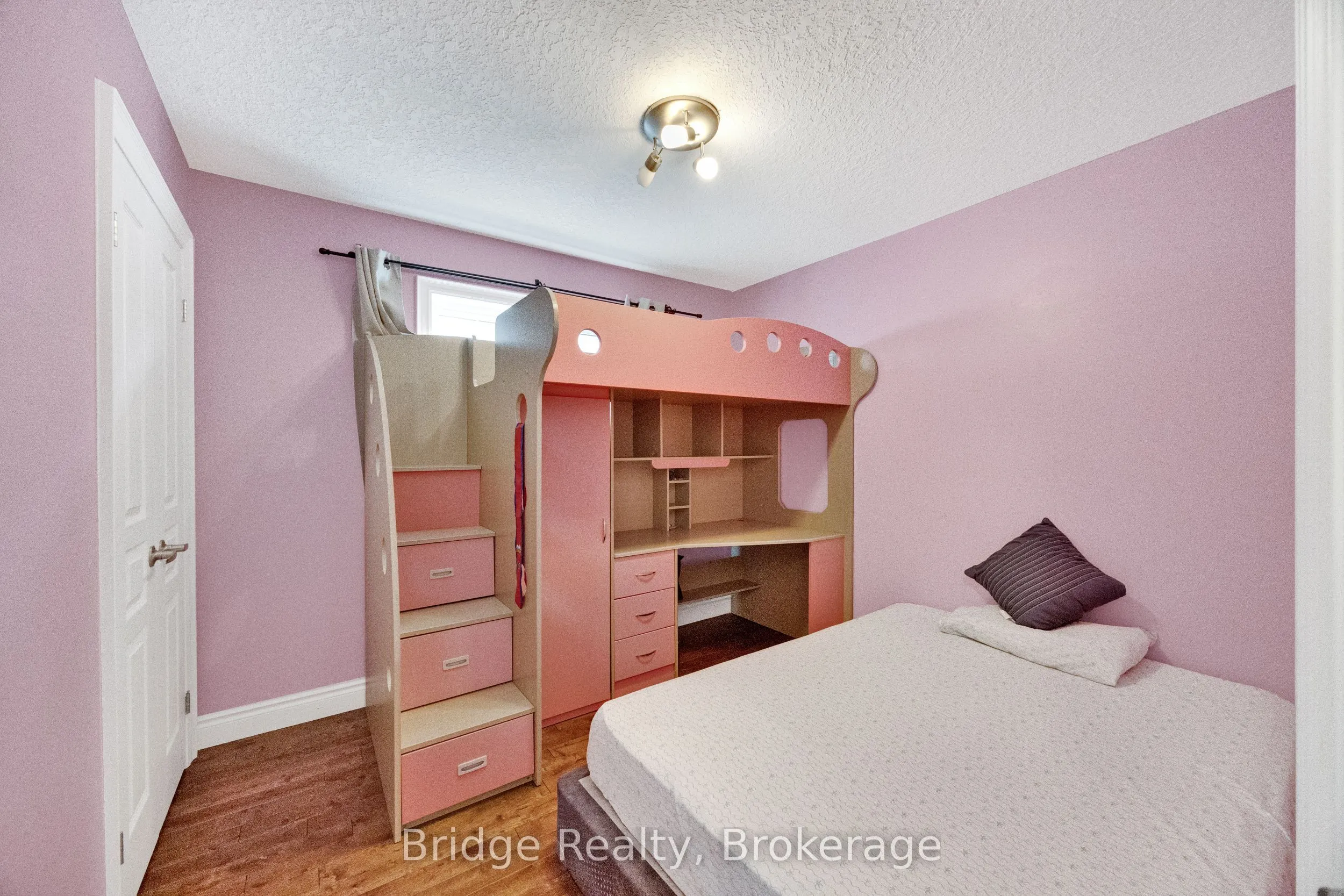 880 Frontenac Crescent