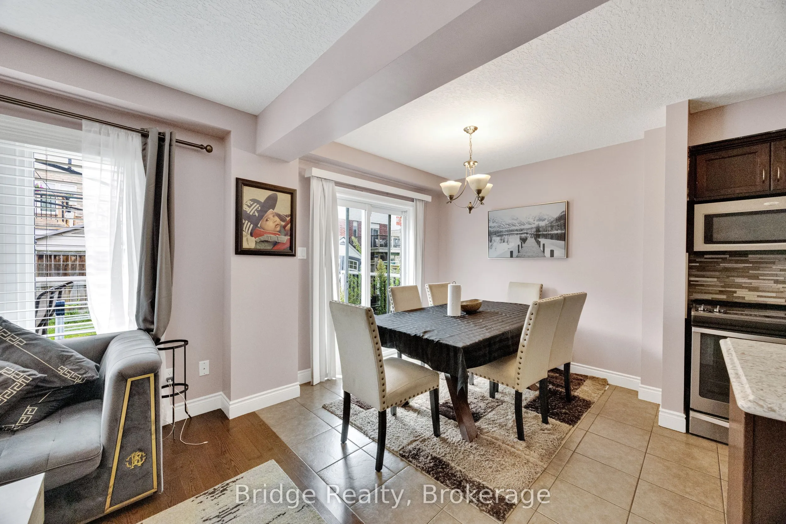 880 Frontenac Crescent