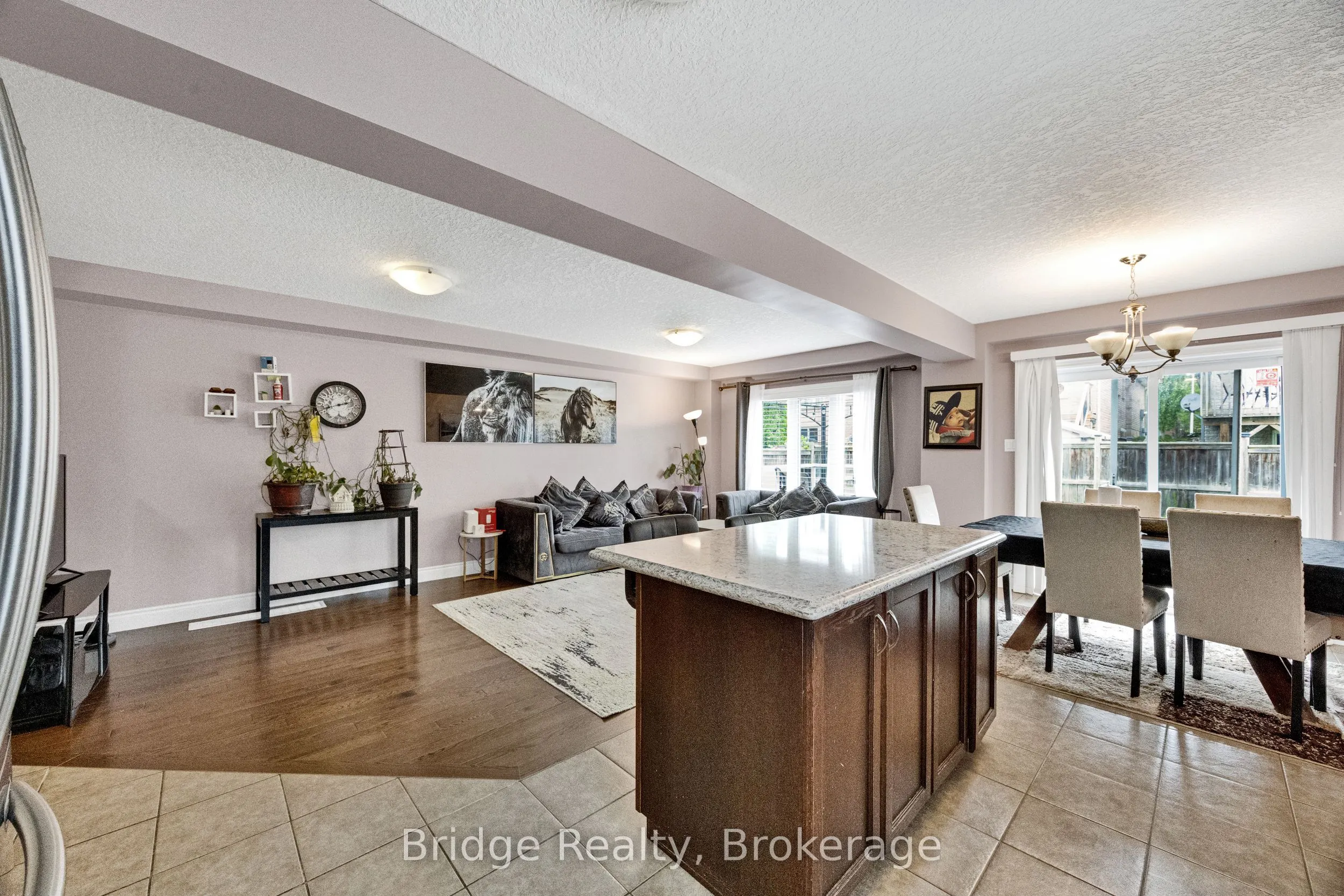 880 Frontenac Crescent