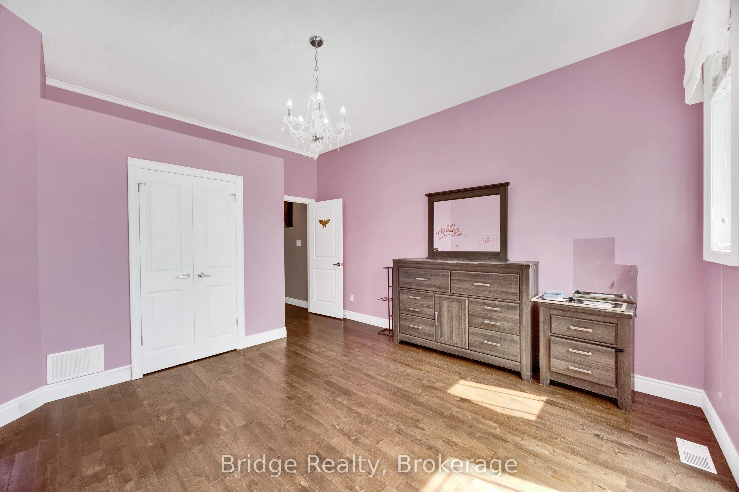 880 Frontenac Crescent