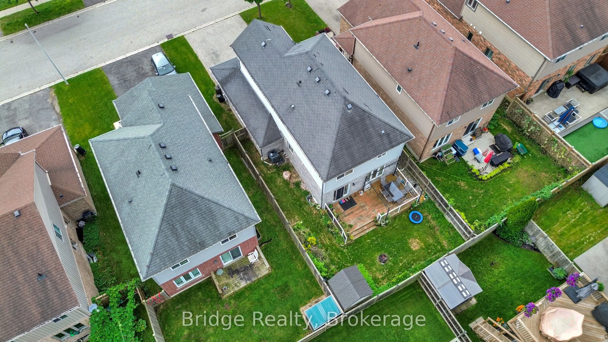 880 Frontenac Crescent