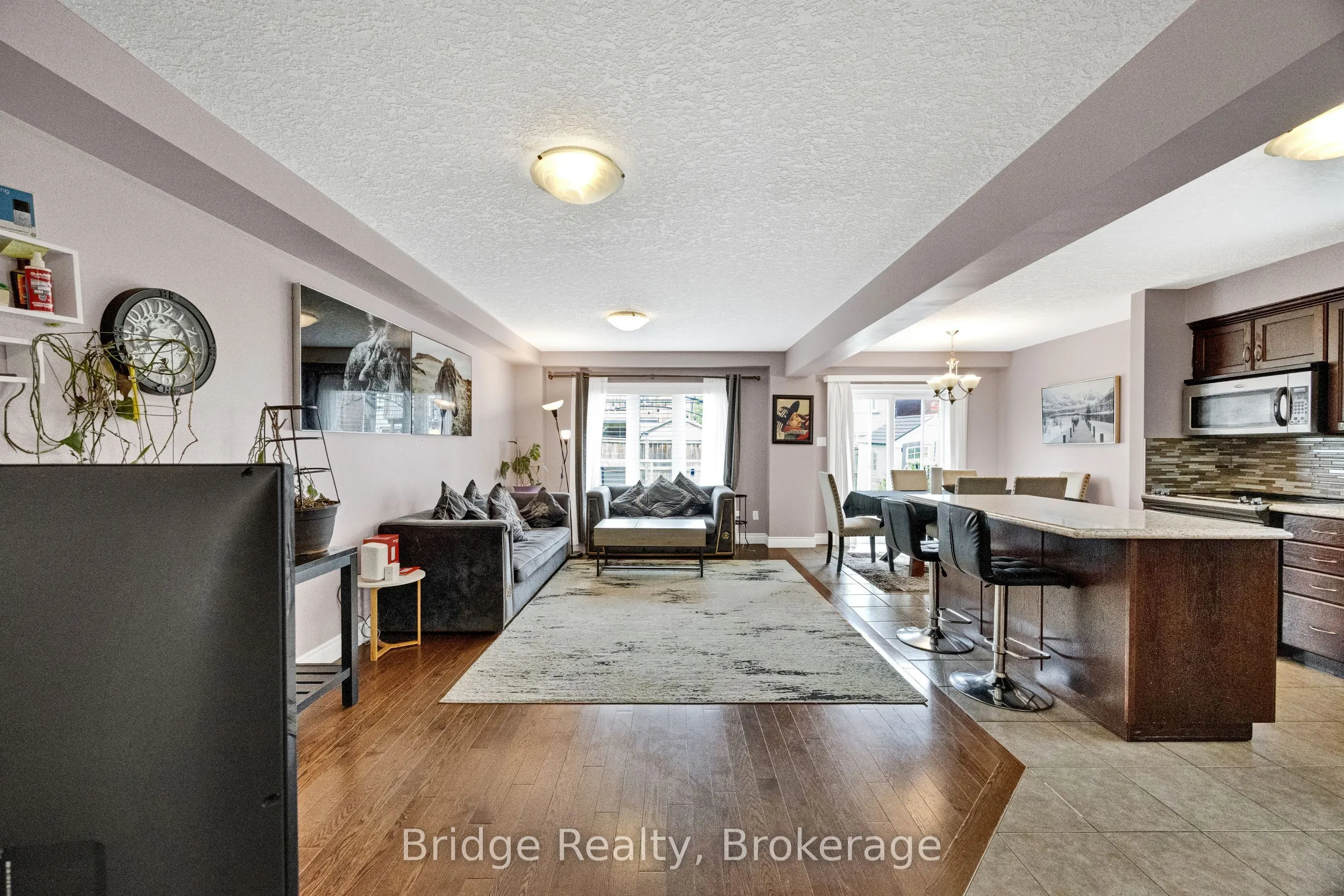 880 Frontenac Crescent