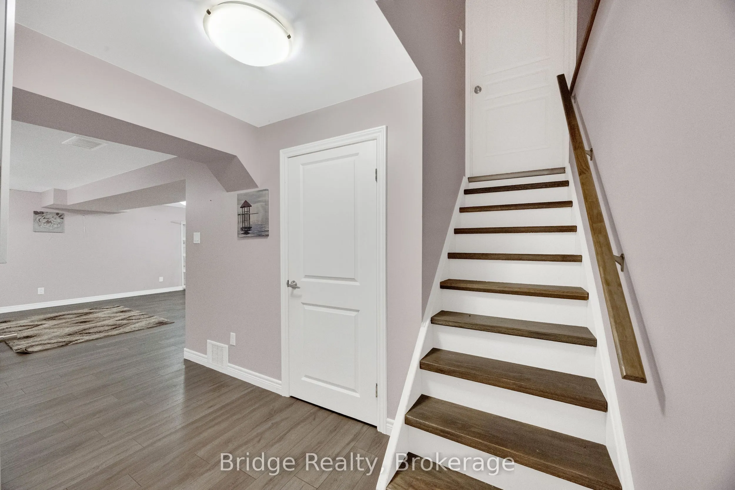880 Frontenac Crescent