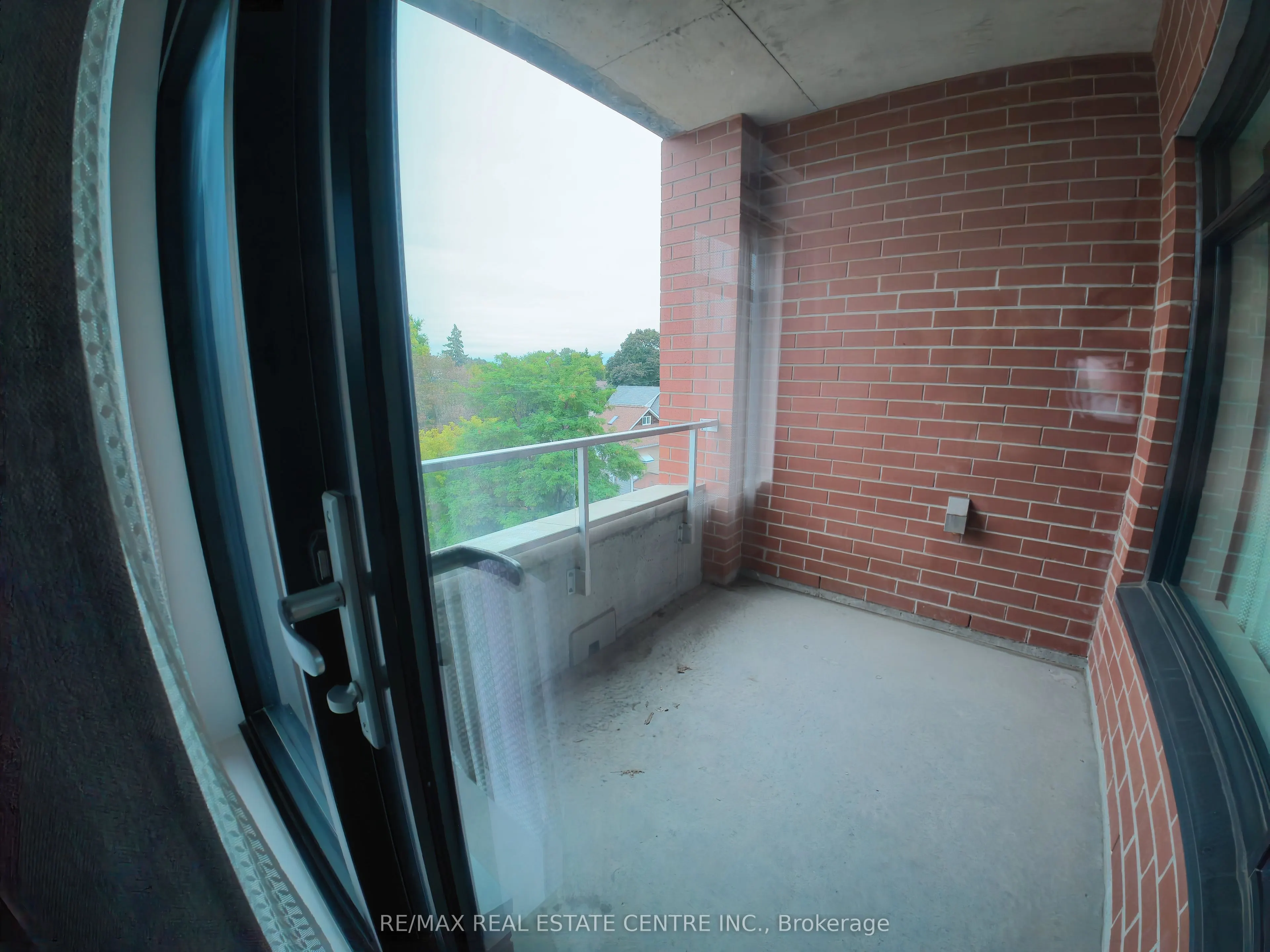 60 SPRINGHURST Avenue #405