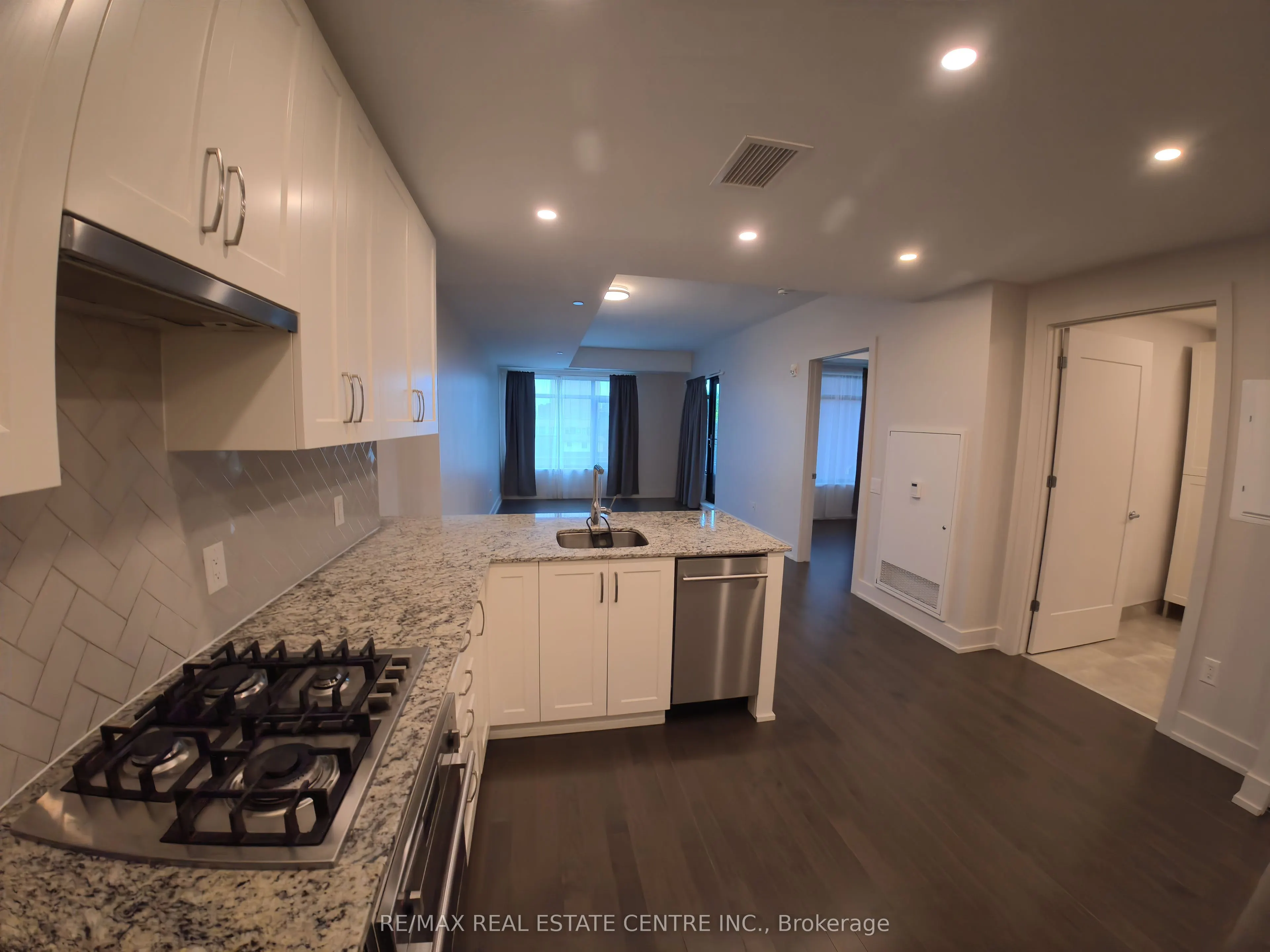 60 SPRINGHURST Avenue #405