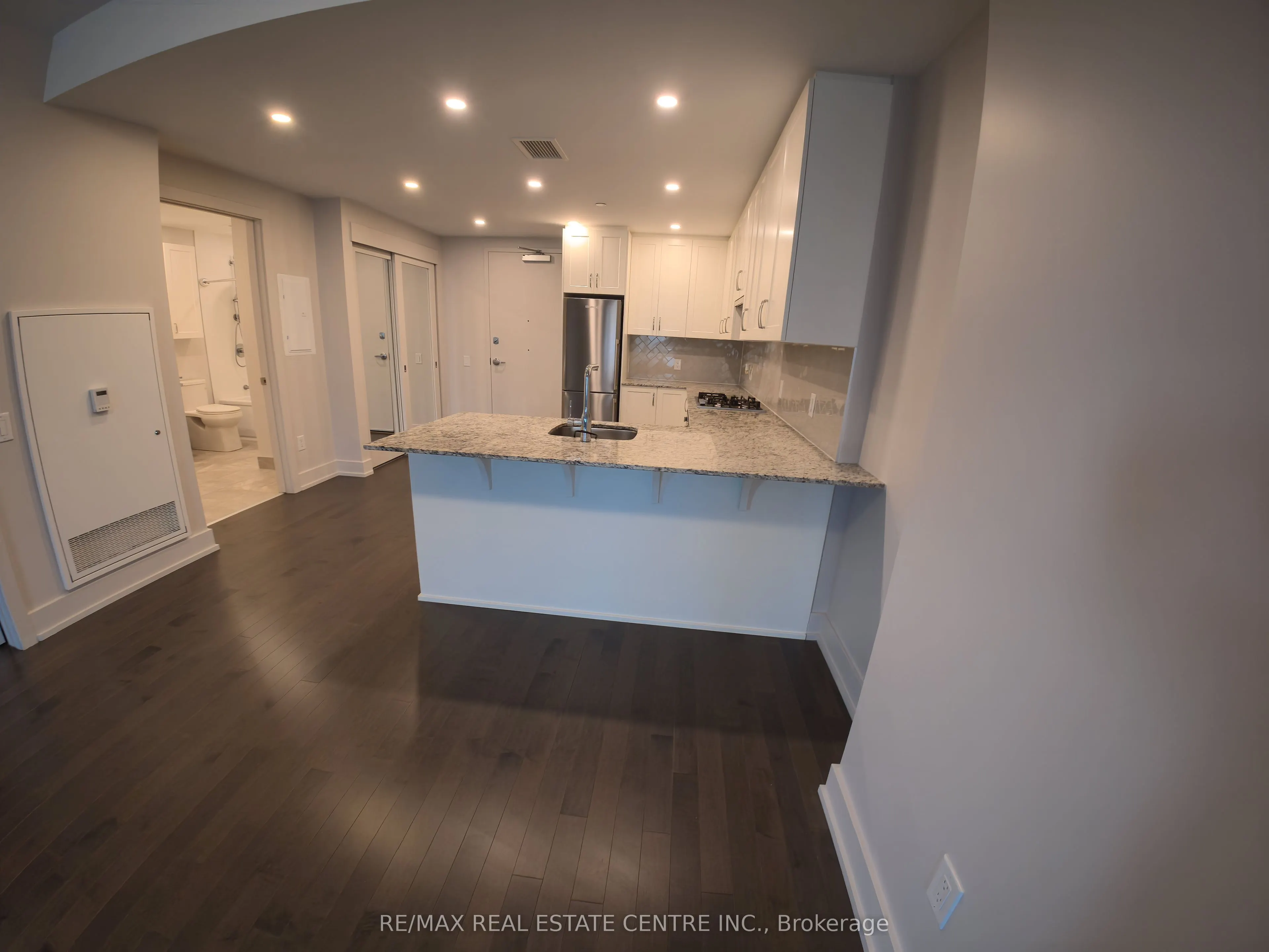 60 SPRINGHURST Avenue #405