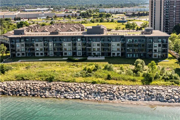 35 Southshore Crescent