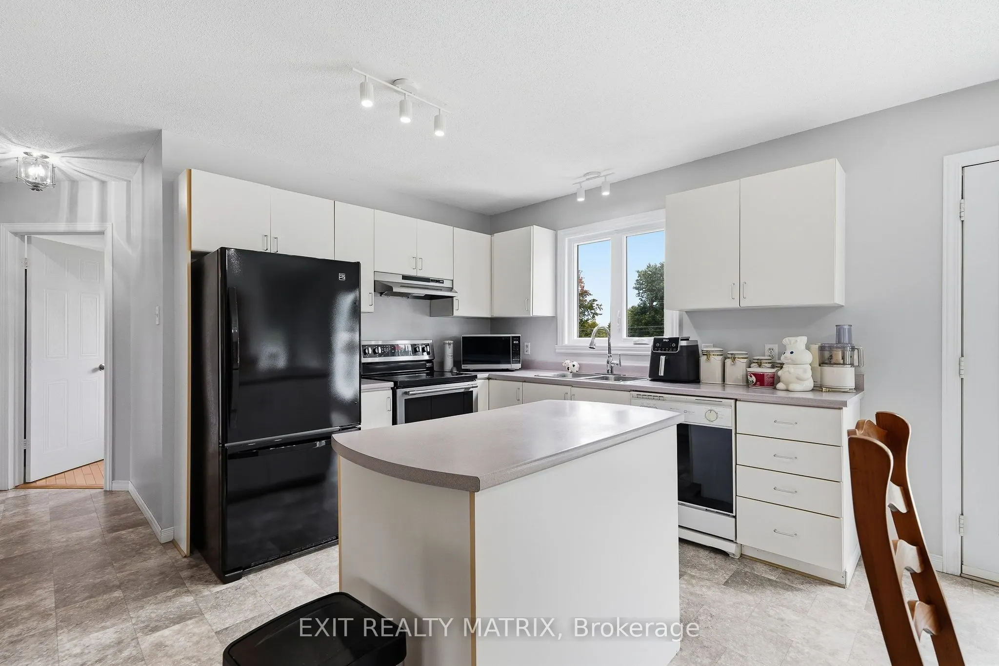 33 Frost Avenue