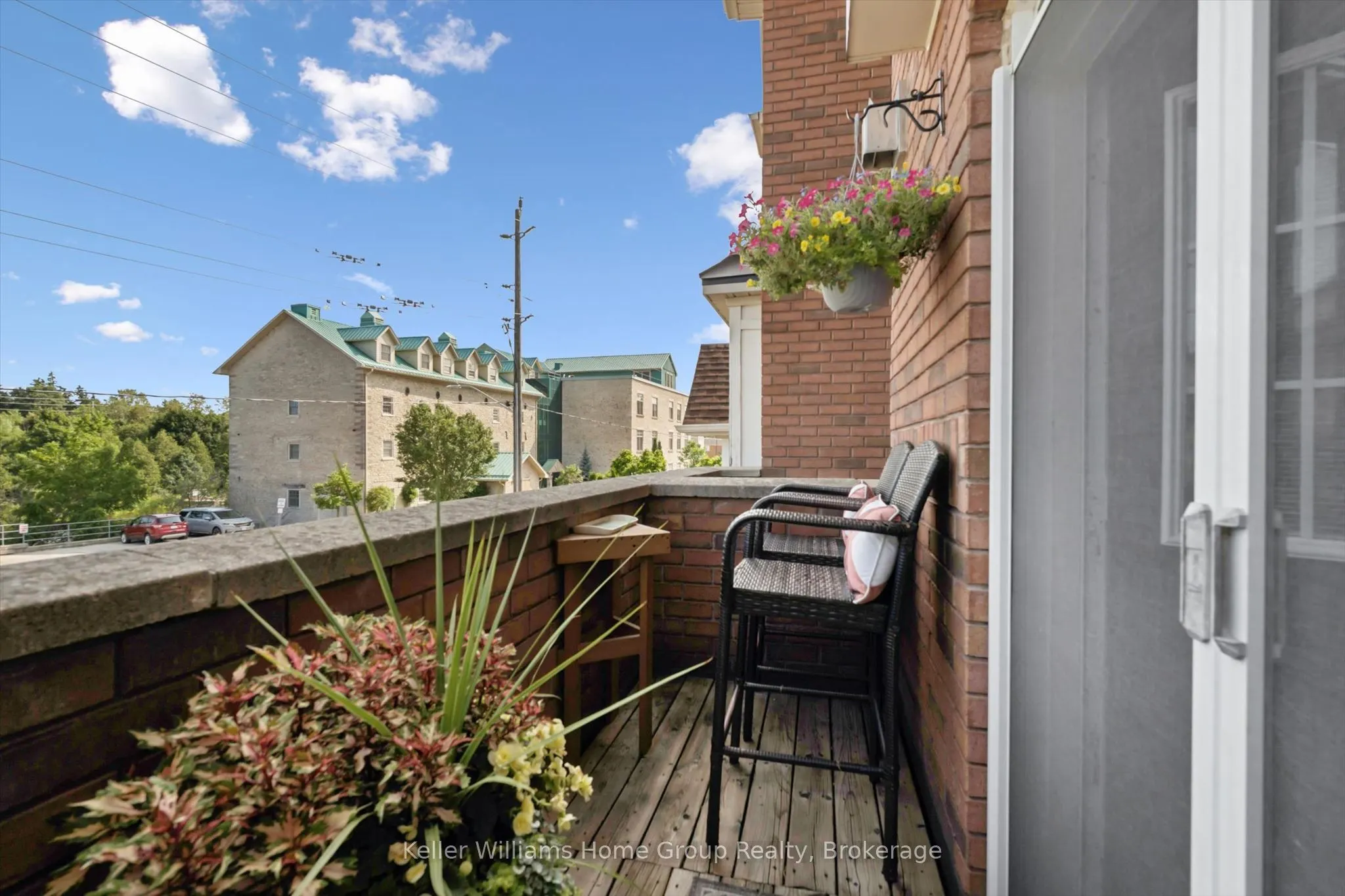 487 St Andrew Street E