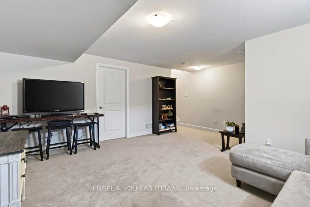 413 Premiere Lane