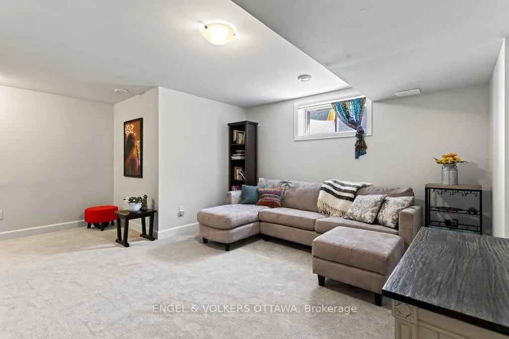 413 Premiere Lane