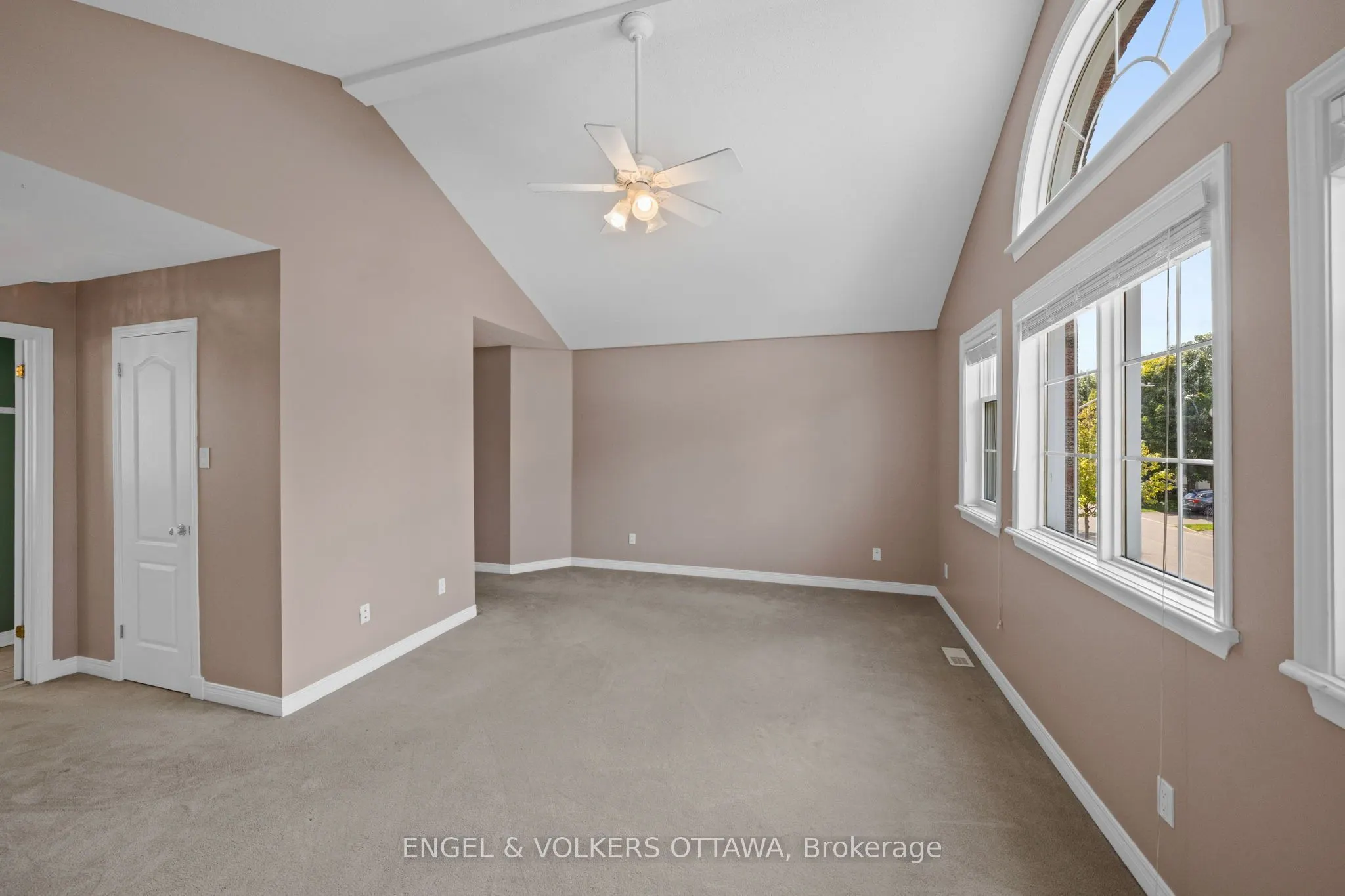 1121 Rocky Harbour Crescent