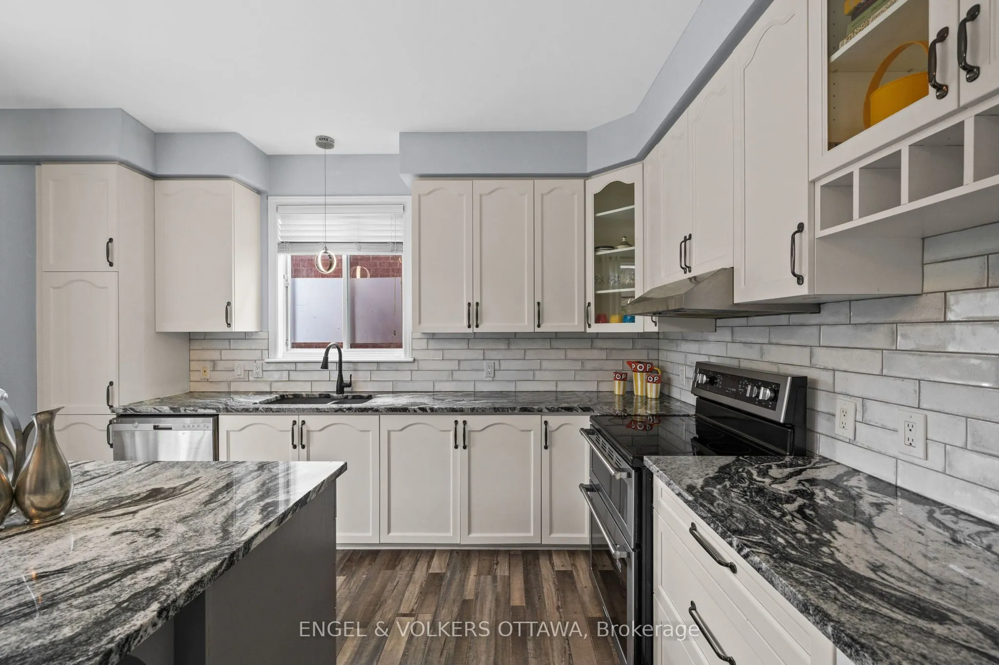 1121 Rocky Harbour Crescent