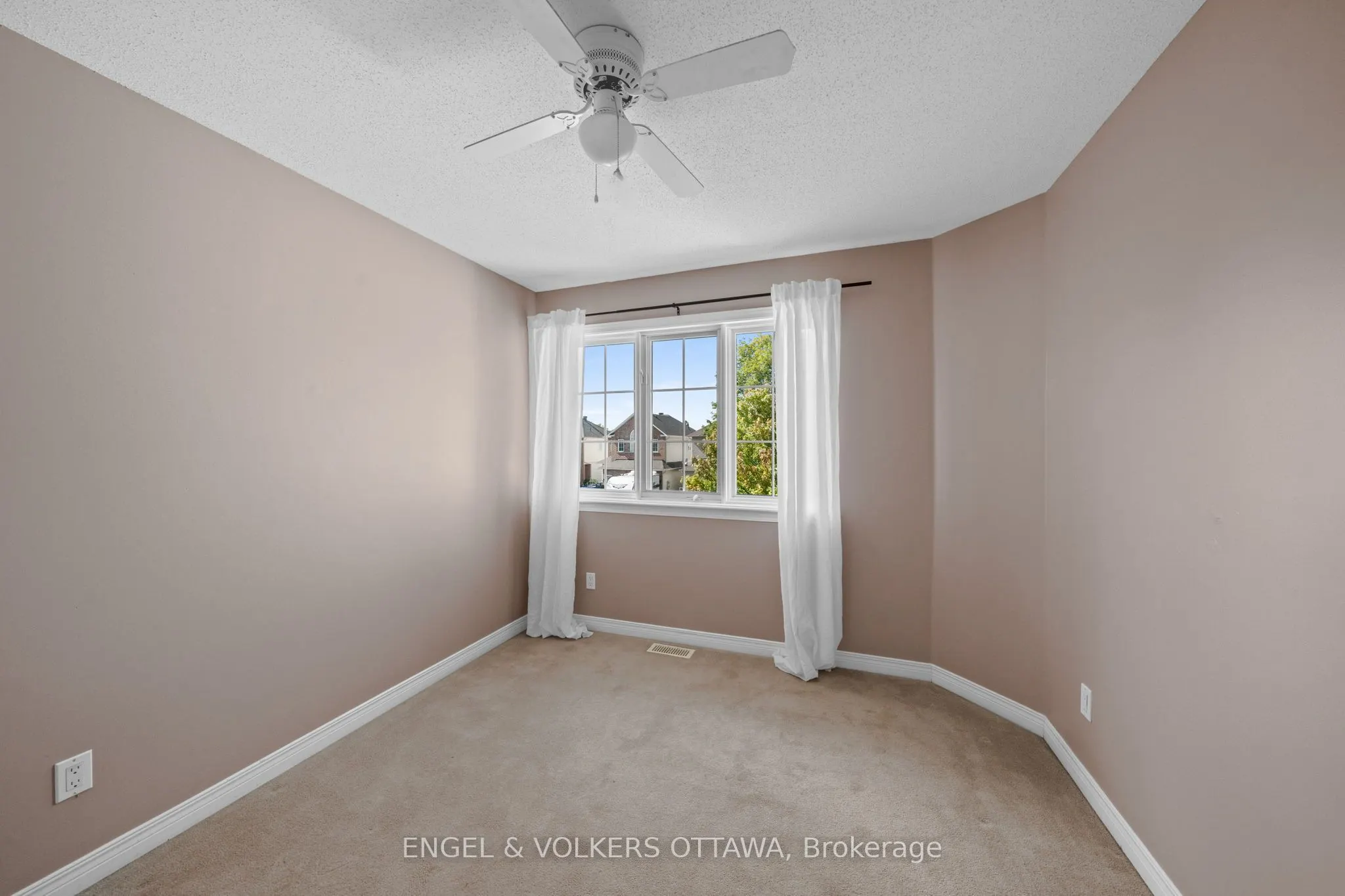 1121 Rocky Harbour Crescent