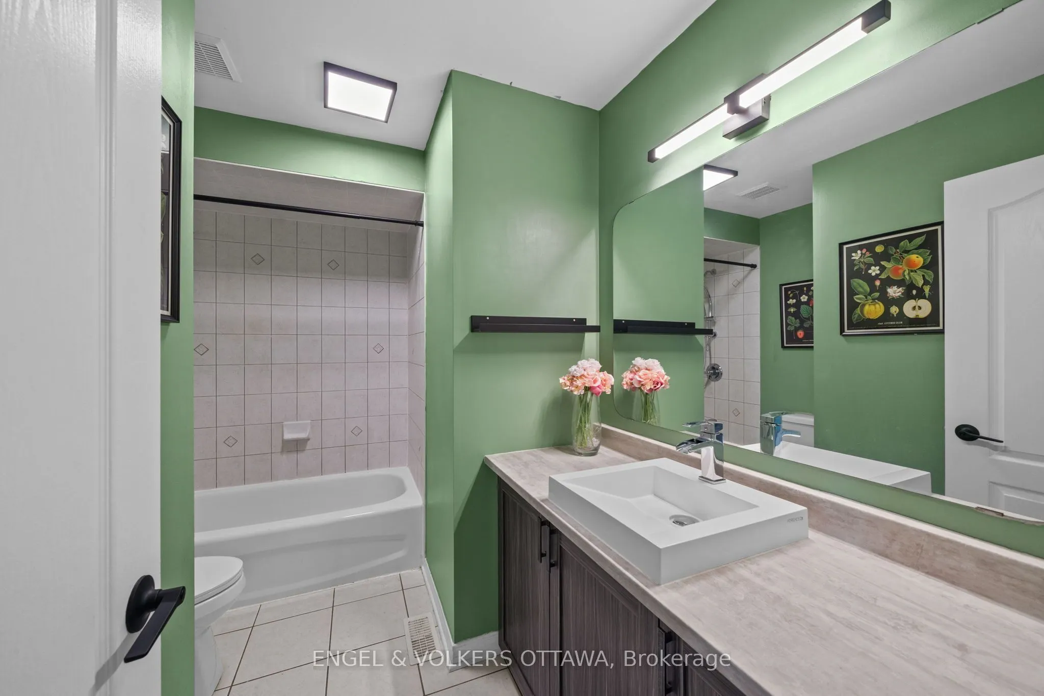 1121 Rocky Harbour Crescent
