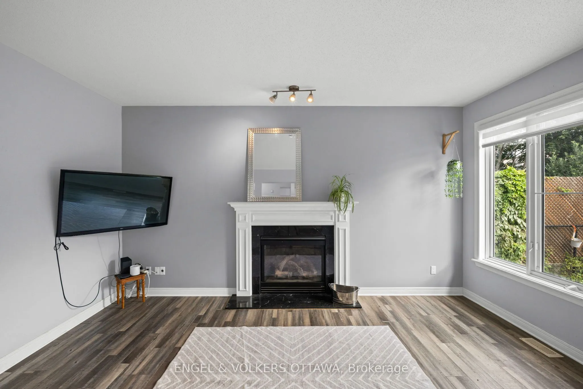 1121 Rocky Harbour Crescent
