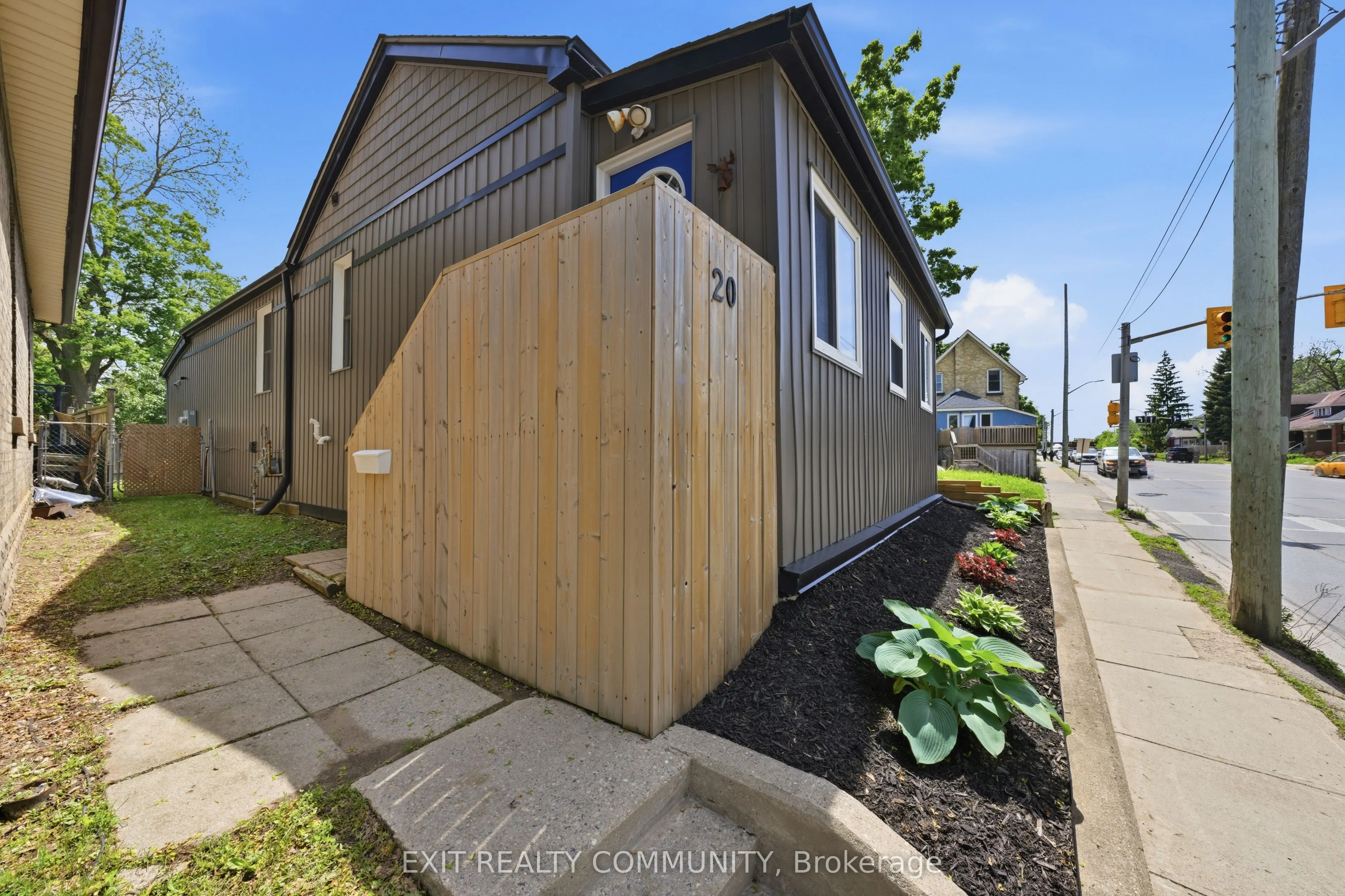 20 Wharncliffe Road S