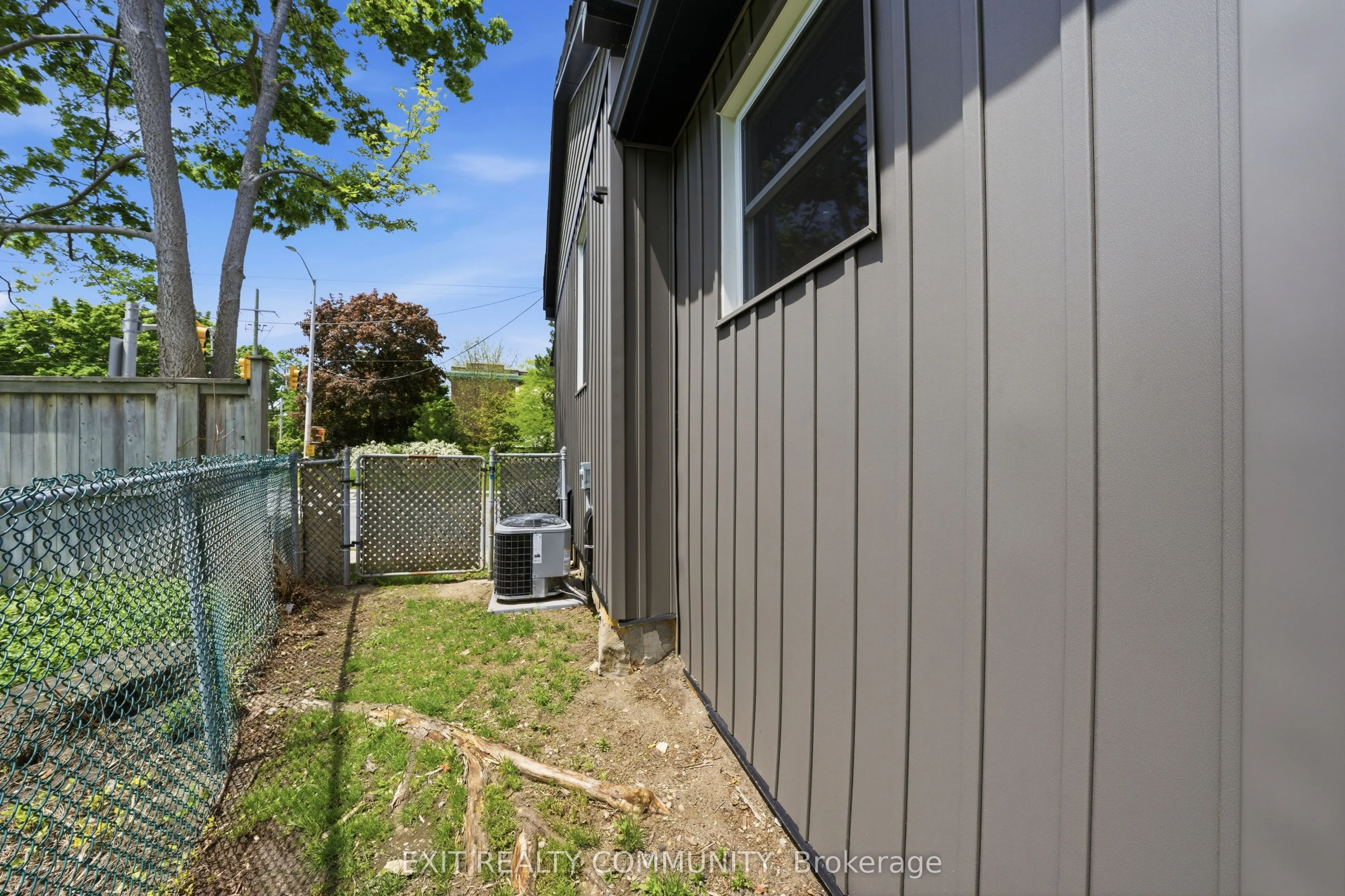 20 Wharncliffe Road S