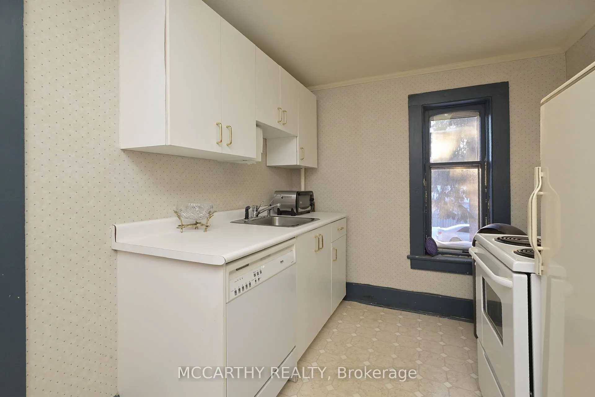 318 Main Street E
