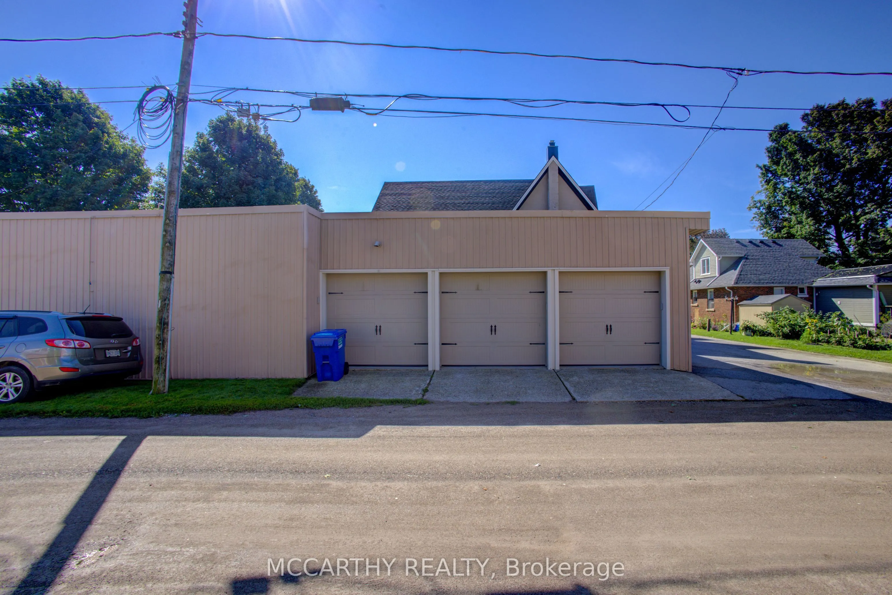 318 Main Street E