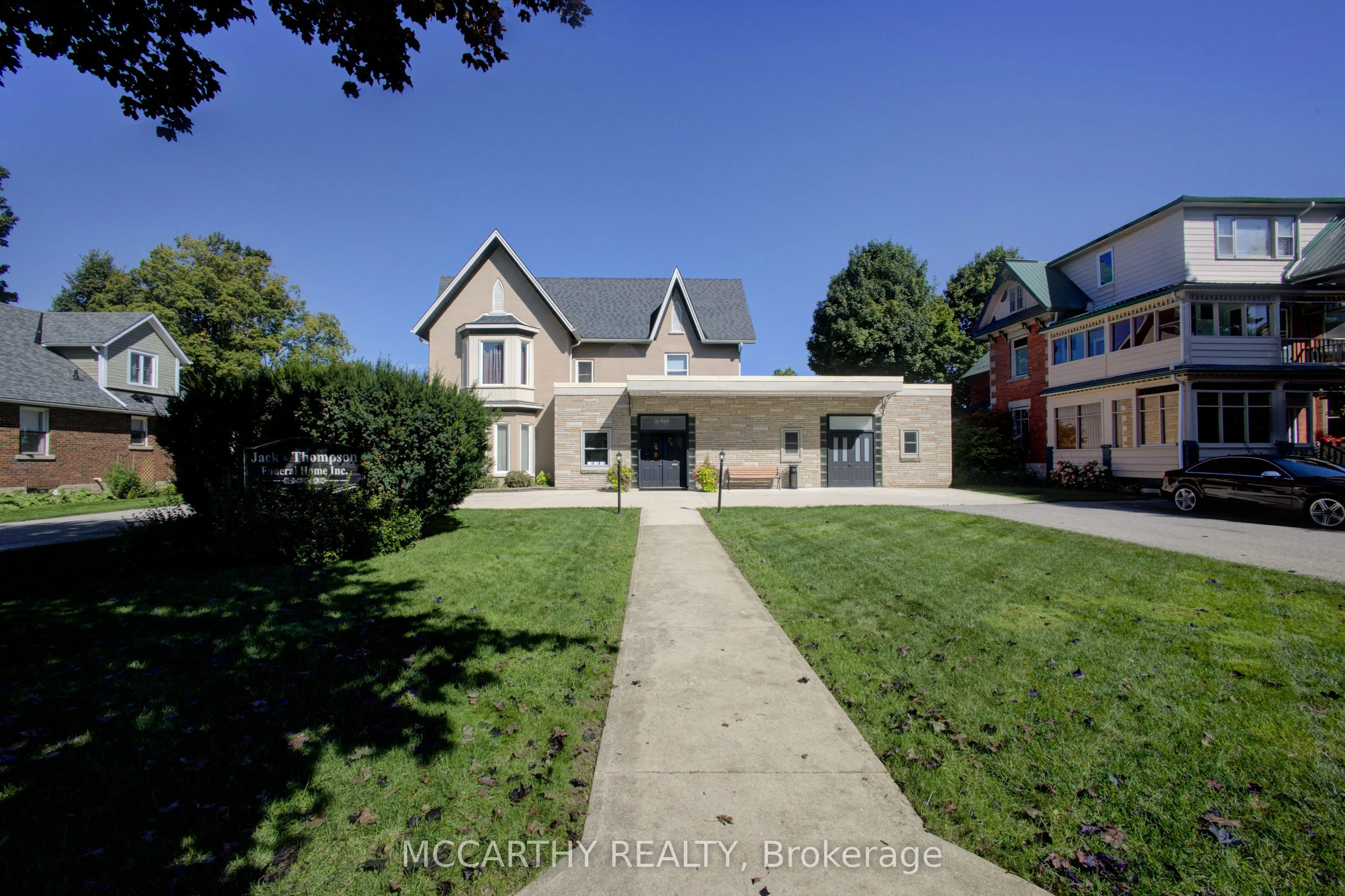 318 Main Street E