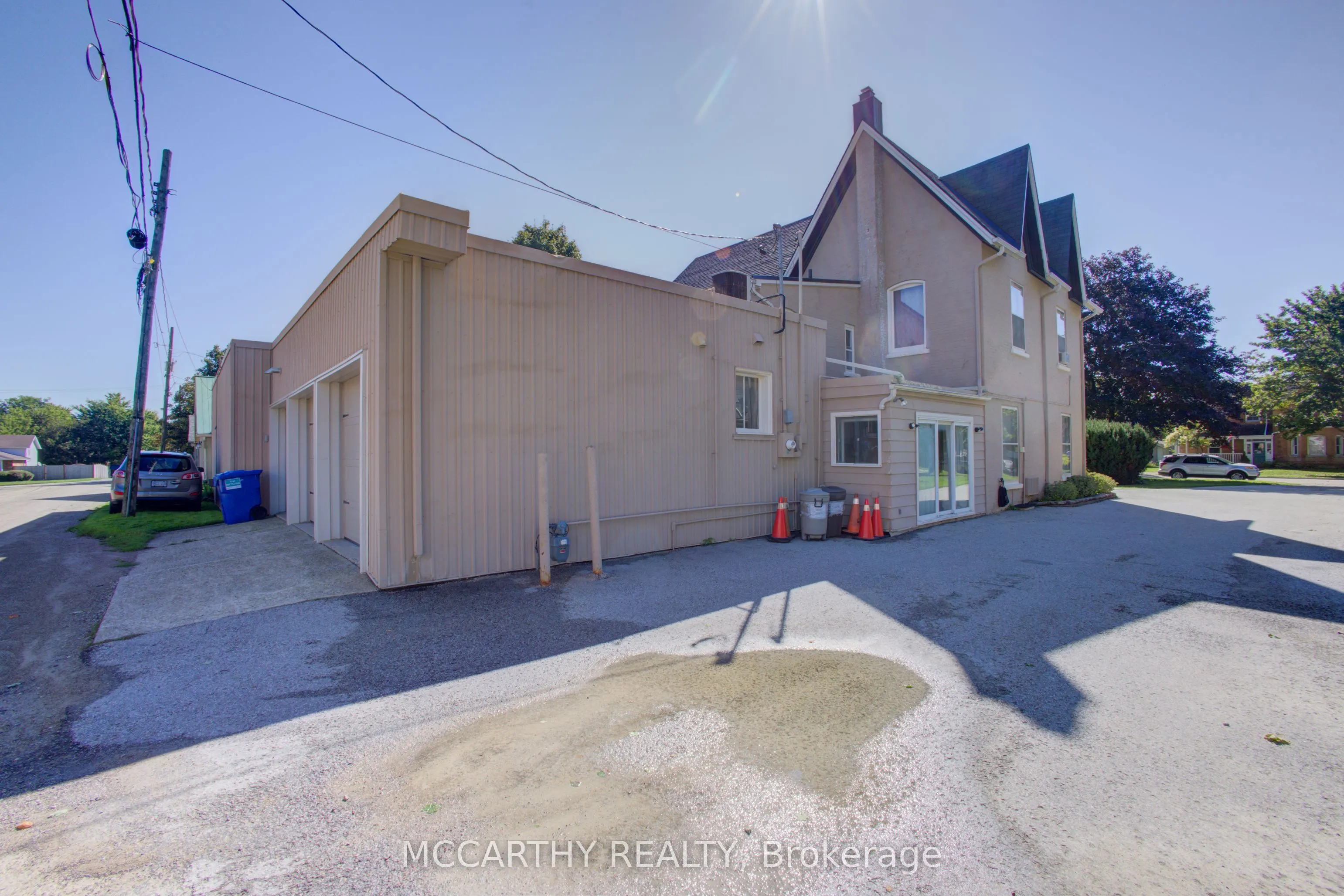 318 Main Street E